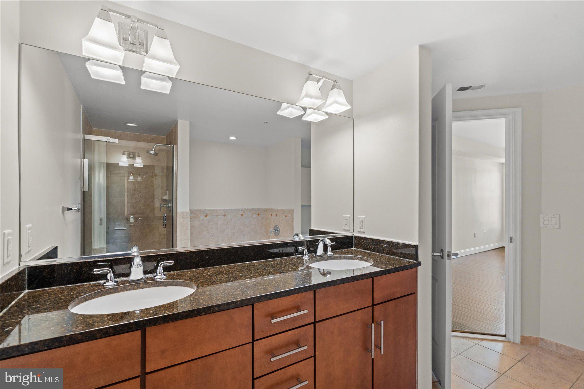 THE HENRY - Residential