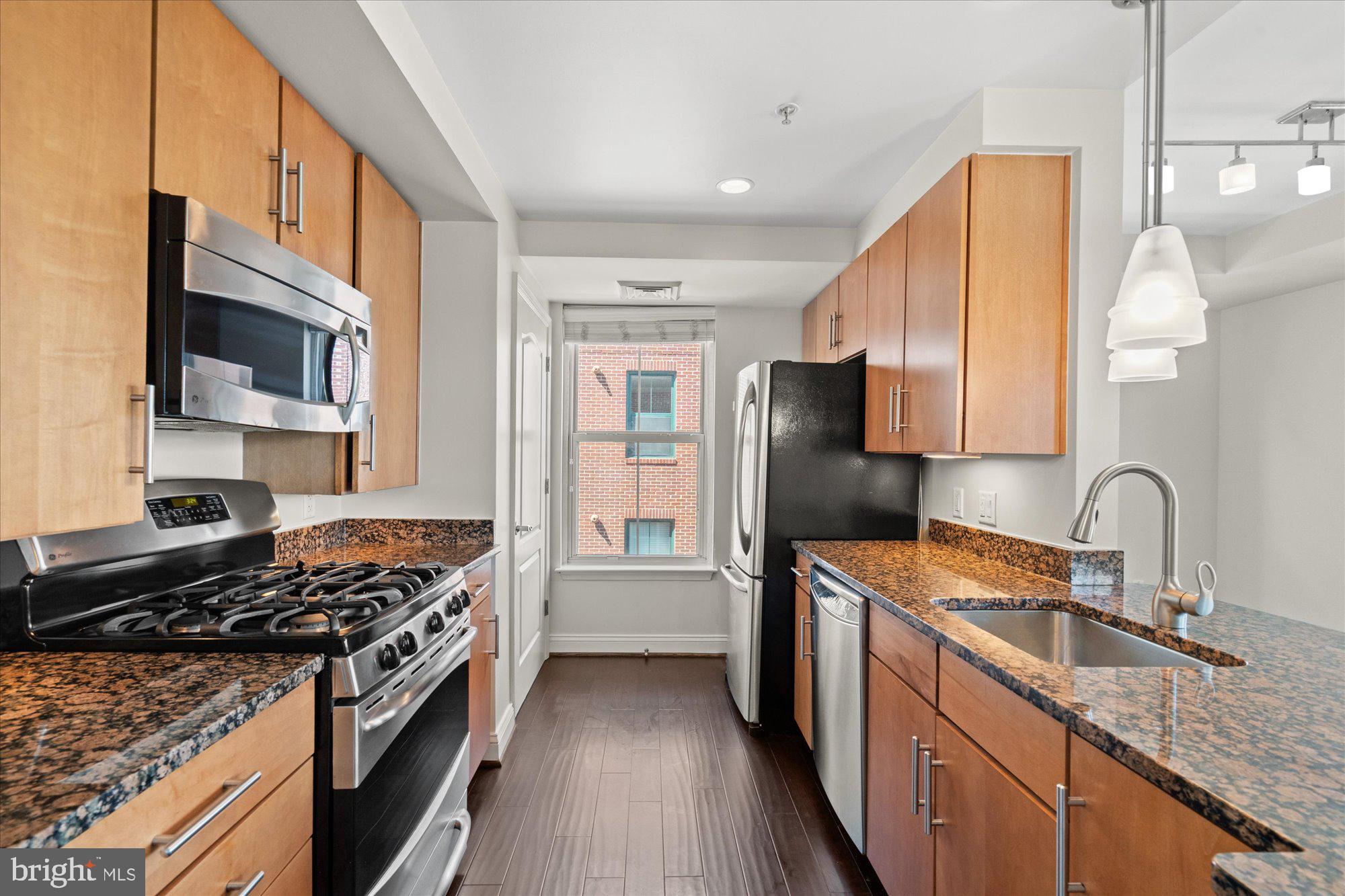 THE HENRY - Residential