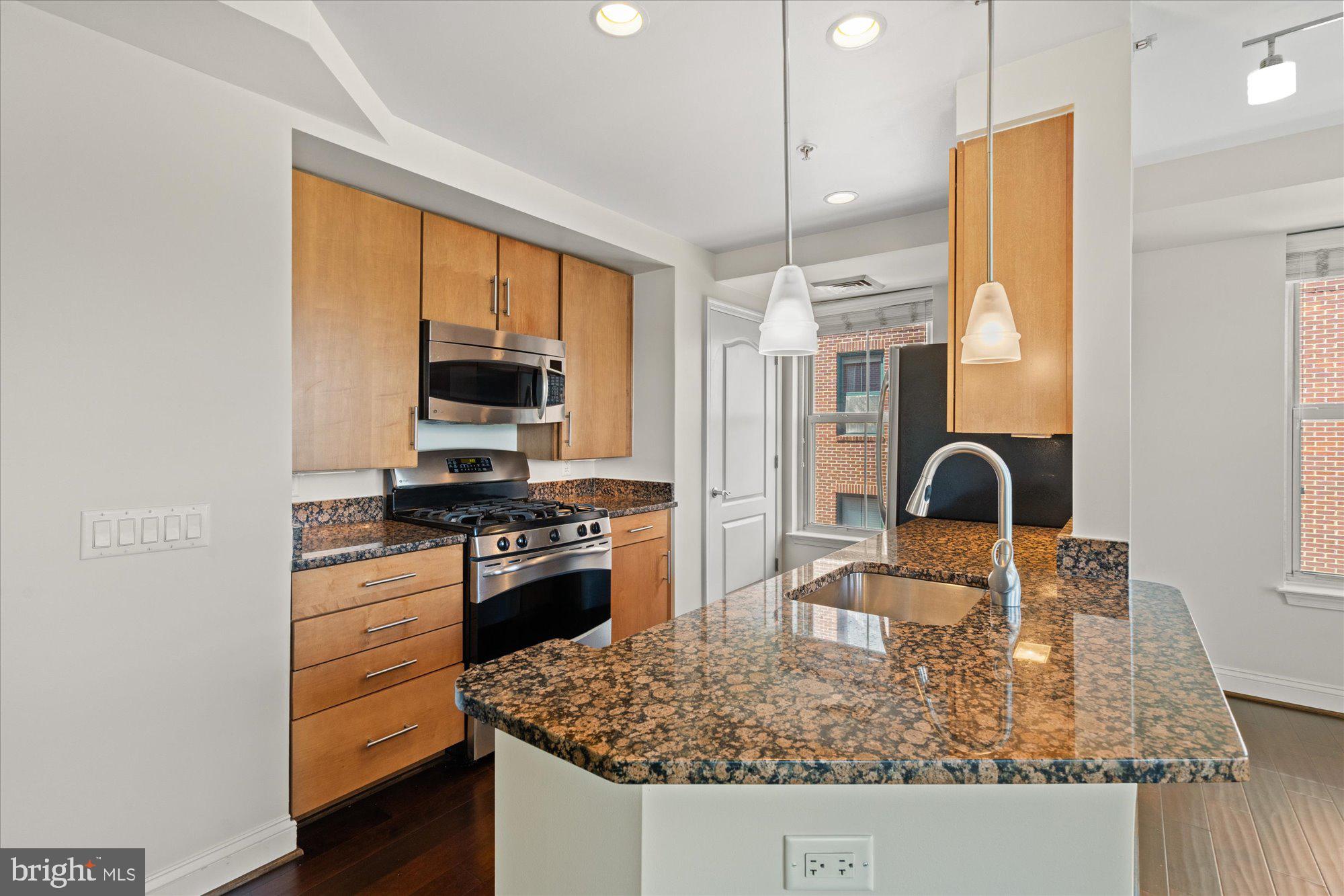 THE HENRY - Residential