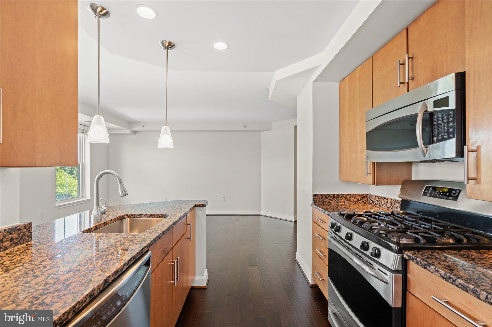 THE HENRY - Residential