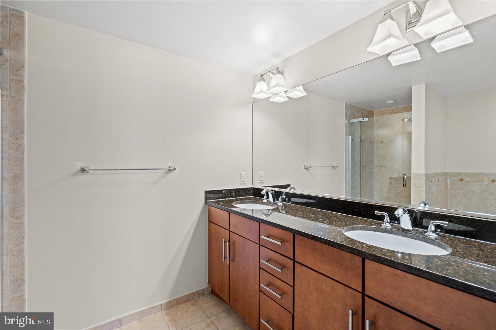 THE HENRY - Residential