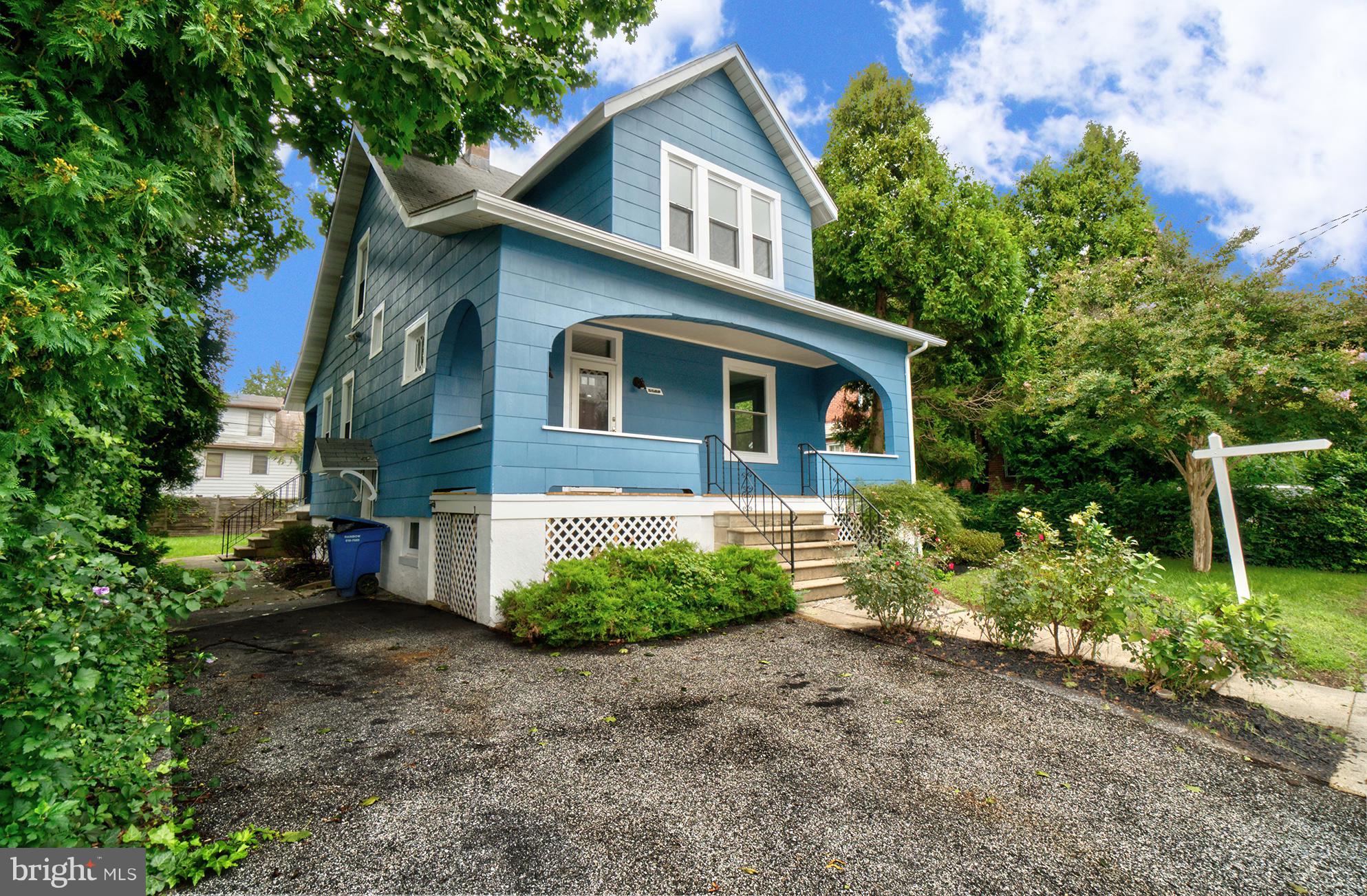 Gorgeous and Beautifully updated SFH on quiet one way street. New wall to wall carpet, outstanding wood stained floors matching old school Victorian trim, brand new kitchen cabinets, ceramic tile flooring, brand new SS appliances, new ductless air conditioning/heating units, custom interior and exterior painting scheme. Large yard to entertain. Includes off street parking.
