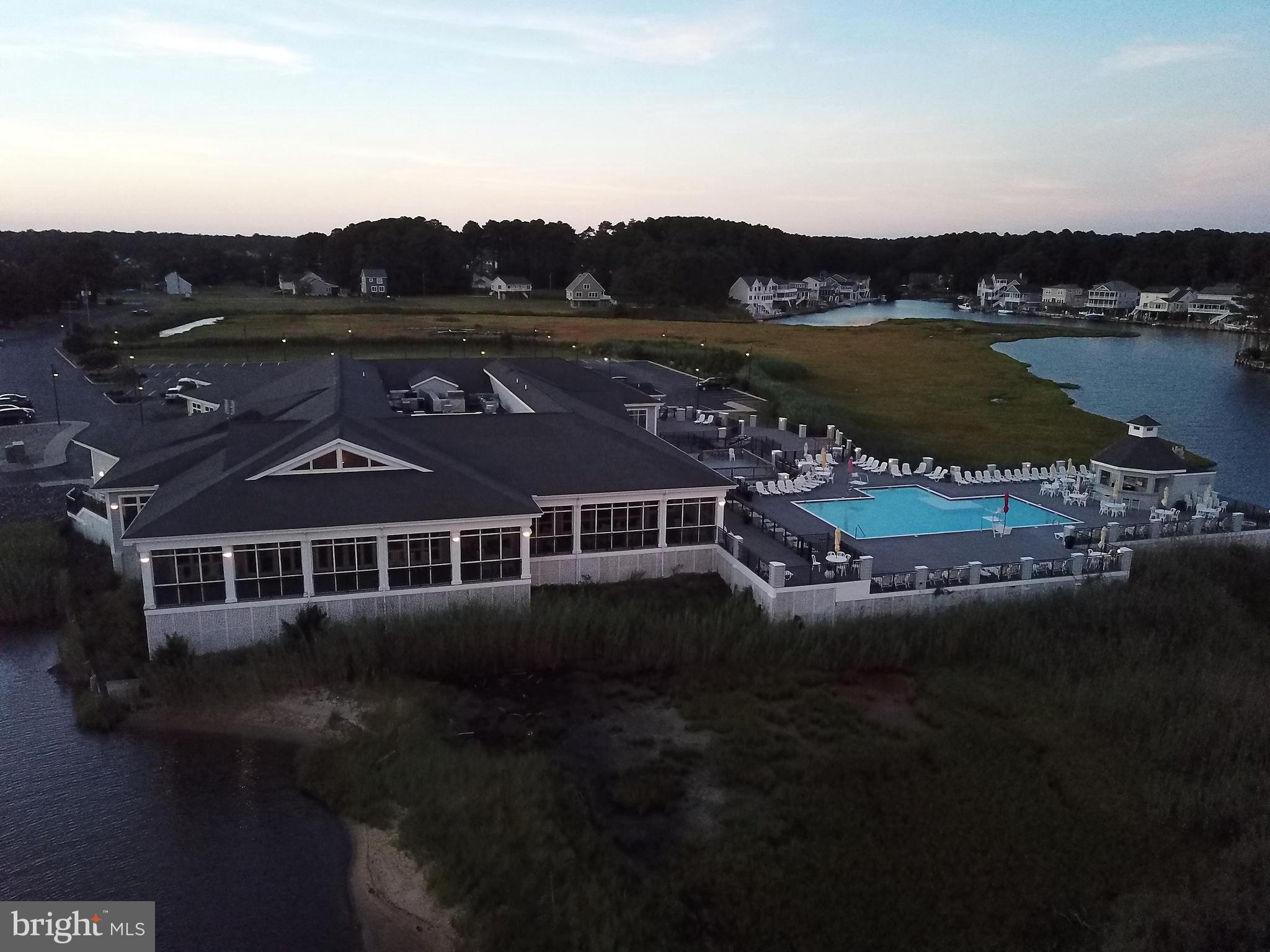 CAPTAIN'S COVE - Residential