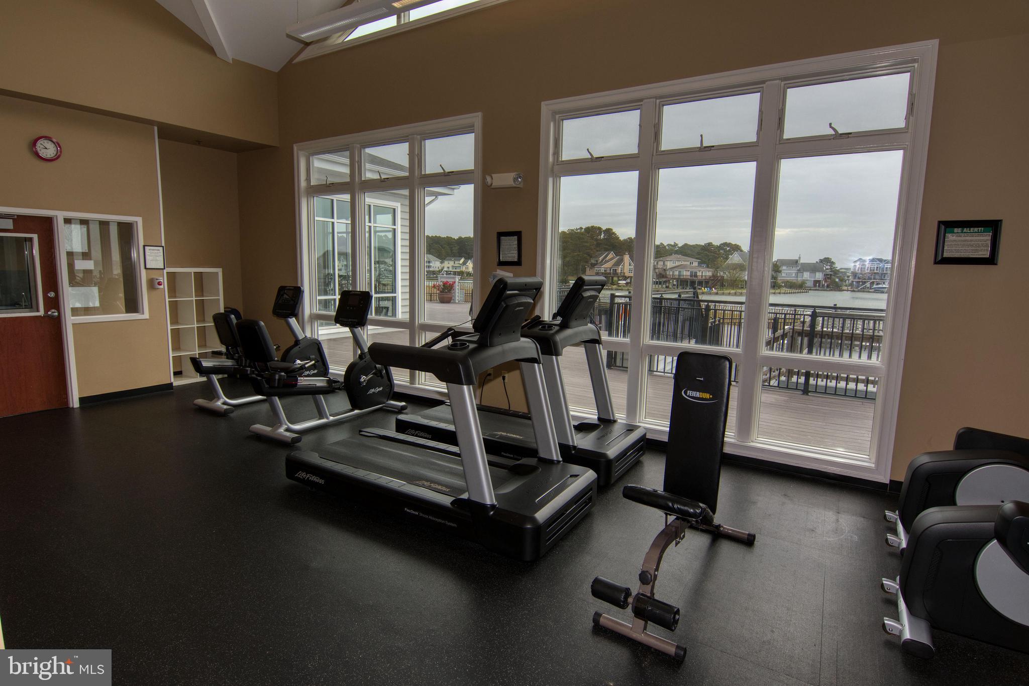 CAPTAIN'S COVE - Residential