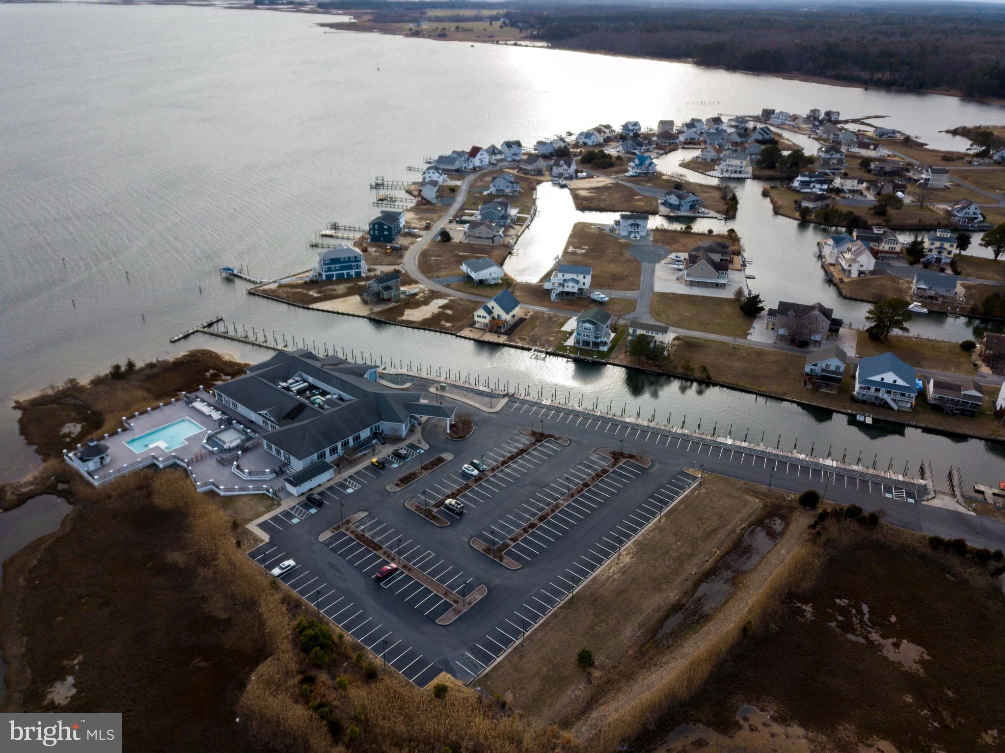 CAPTAIN'S COVE - Residential