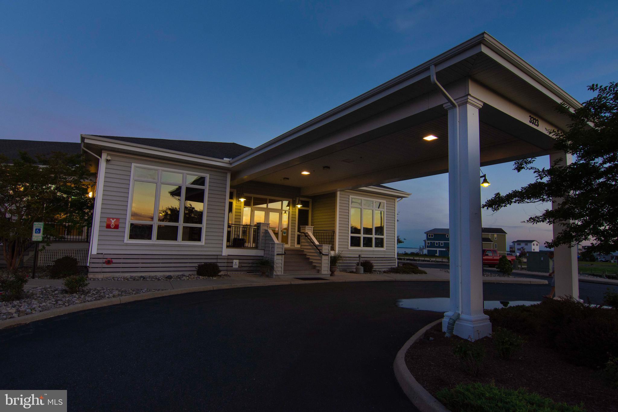 CAPTAIN'S COVE - Residential