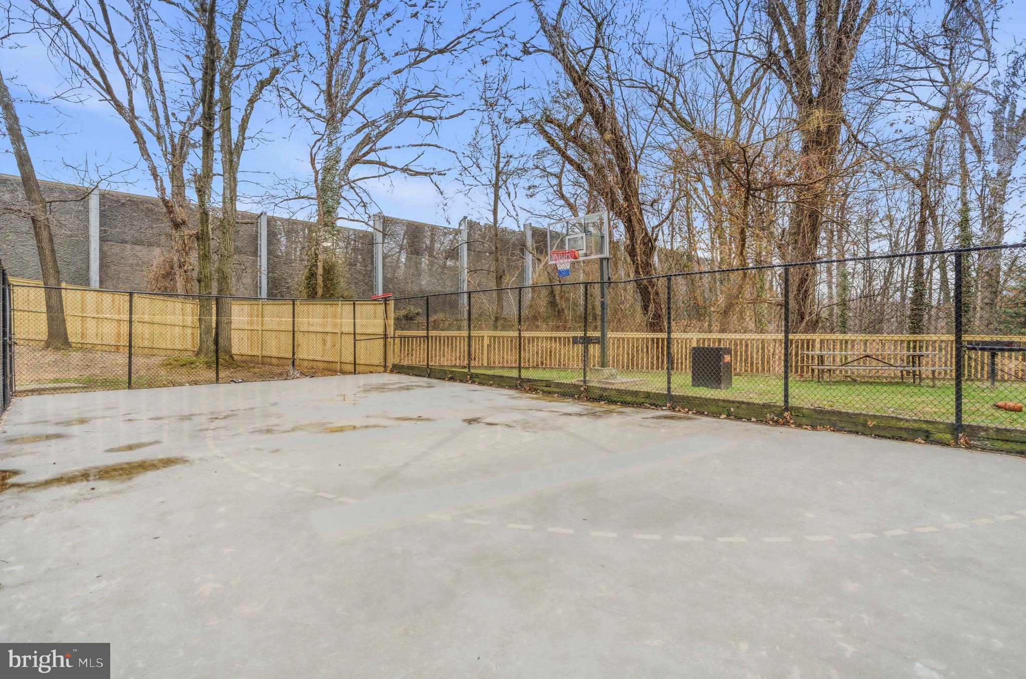 POINTE AT PARK CENTER - Residential