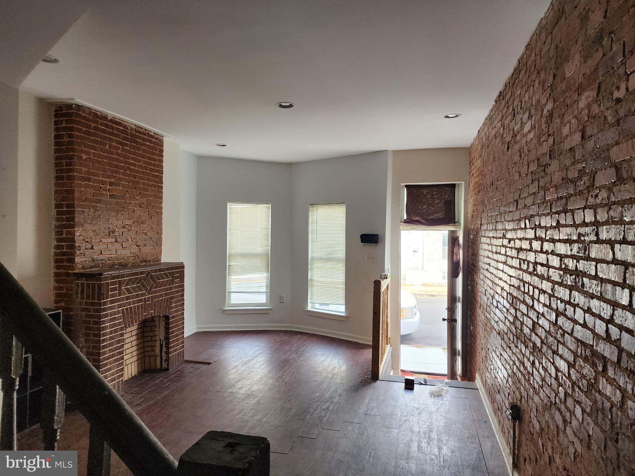 BROADWAY EAST - Residential