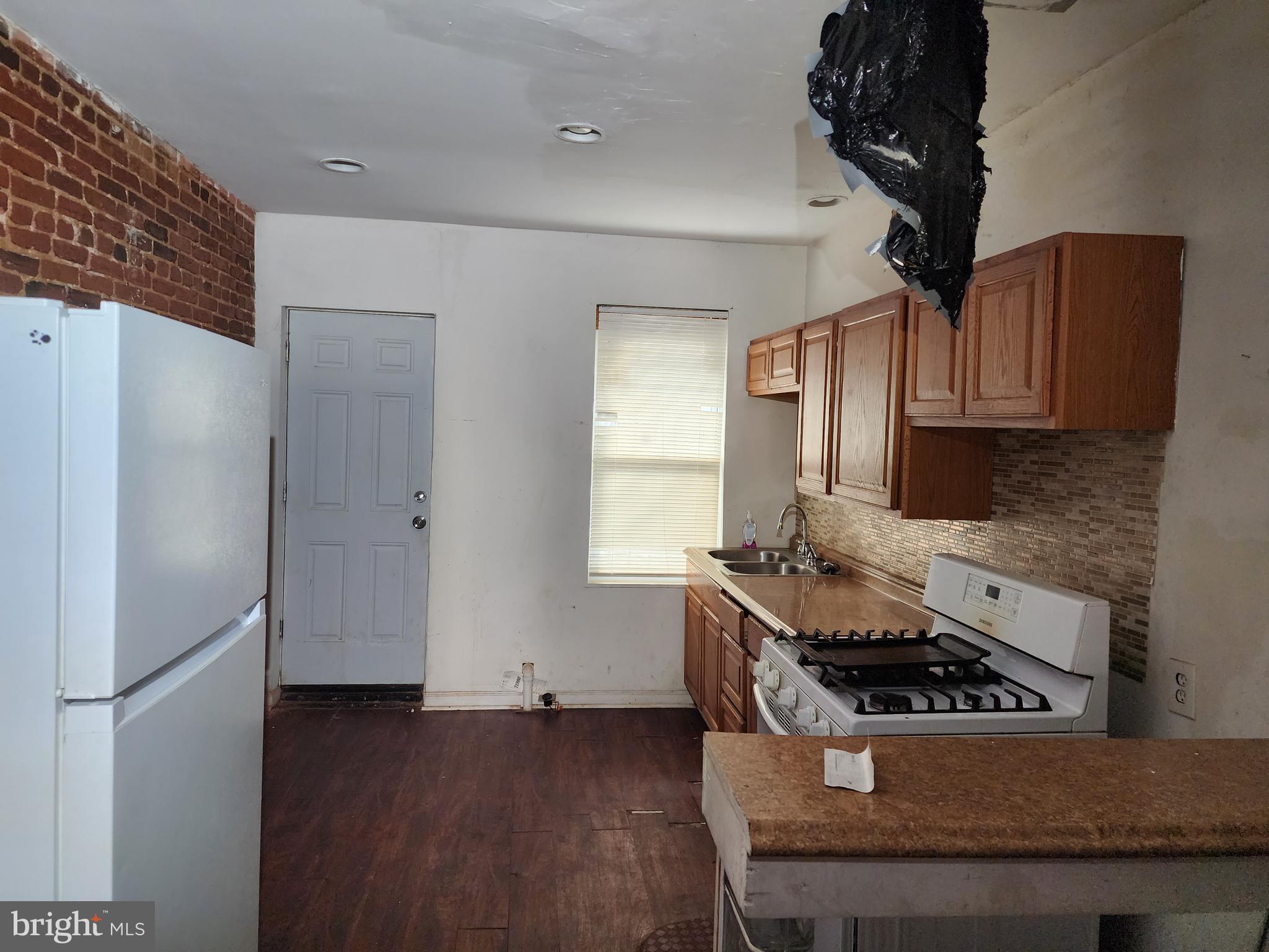BROADWAY EAST - Residential