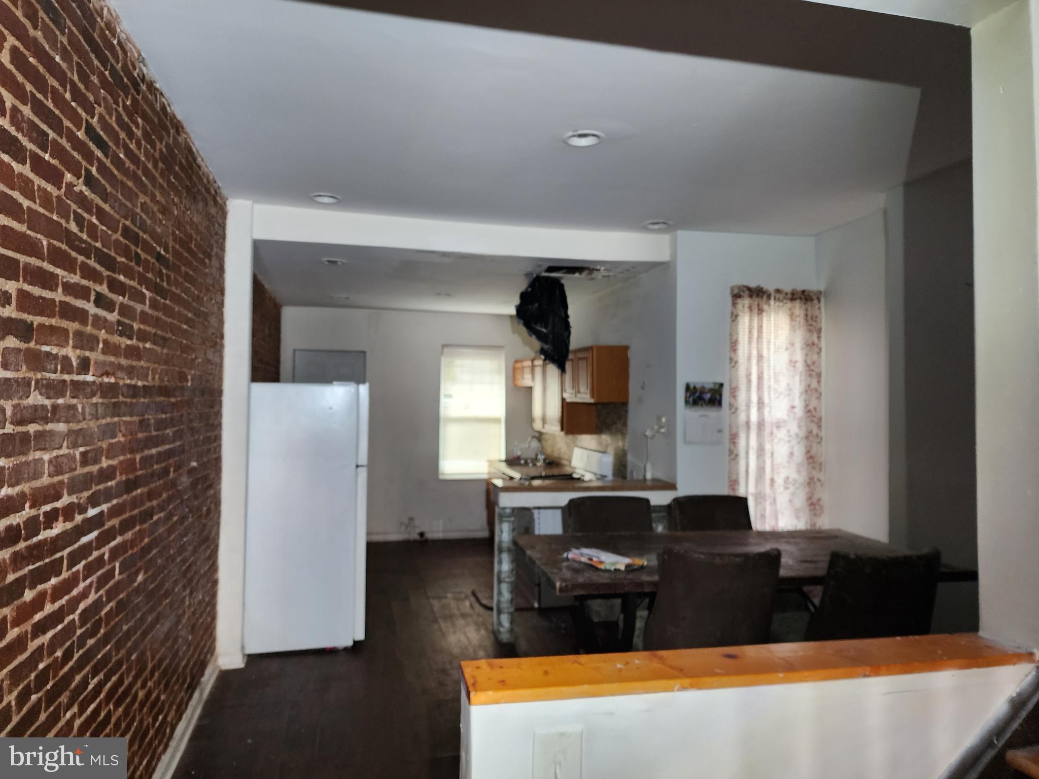 BROADWAY EAST - Residential