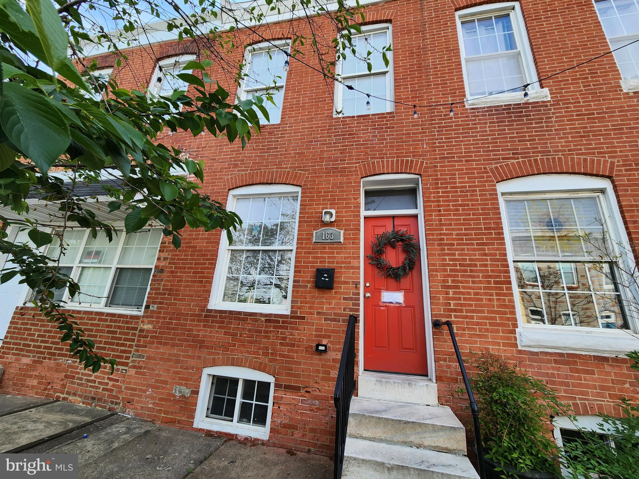 POST AUCTION - Make an offer, buy it now! Deposit: $15,000.

This is a two-story townhouse located in the Patterson Park neighborhood of Baltimore City. Residents can enjoy the nearby attractions such as Patterson Park, a 137-acre public park offering various recreational facilities, and Johns Hopkins Hospital, a renowned medical institution. Major traffic routes in the vicinity include East Baltimore Street and East Fayette Street, providing access to downtown Baltimore and surrounding areas.