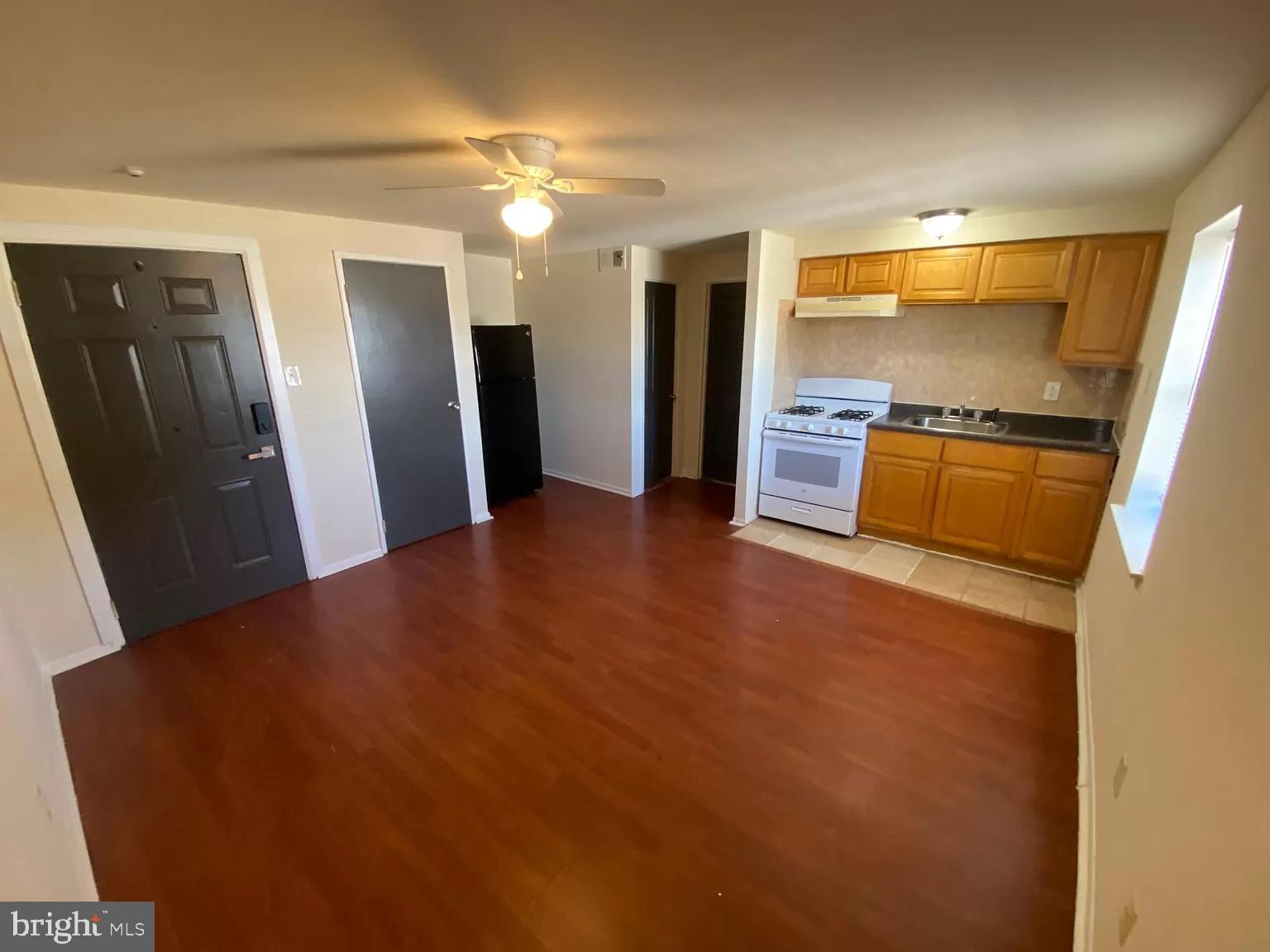 HUNTING PARK - Residential Lease
