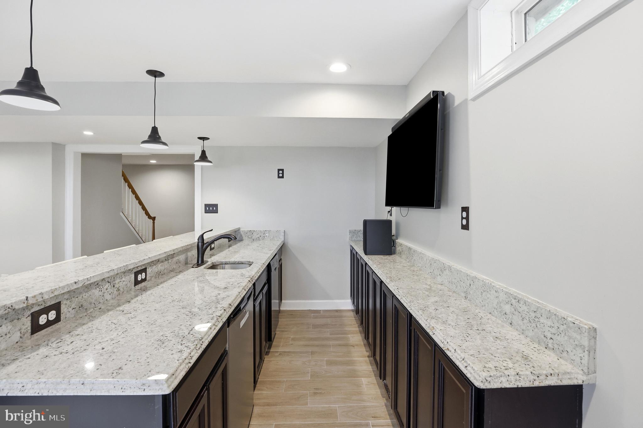 KINGSVIEW VILLAGE - Residential