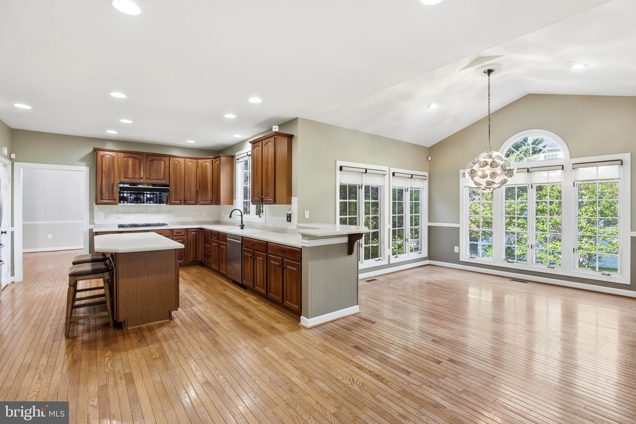 KINGSVIEW VILLAGE - Residential