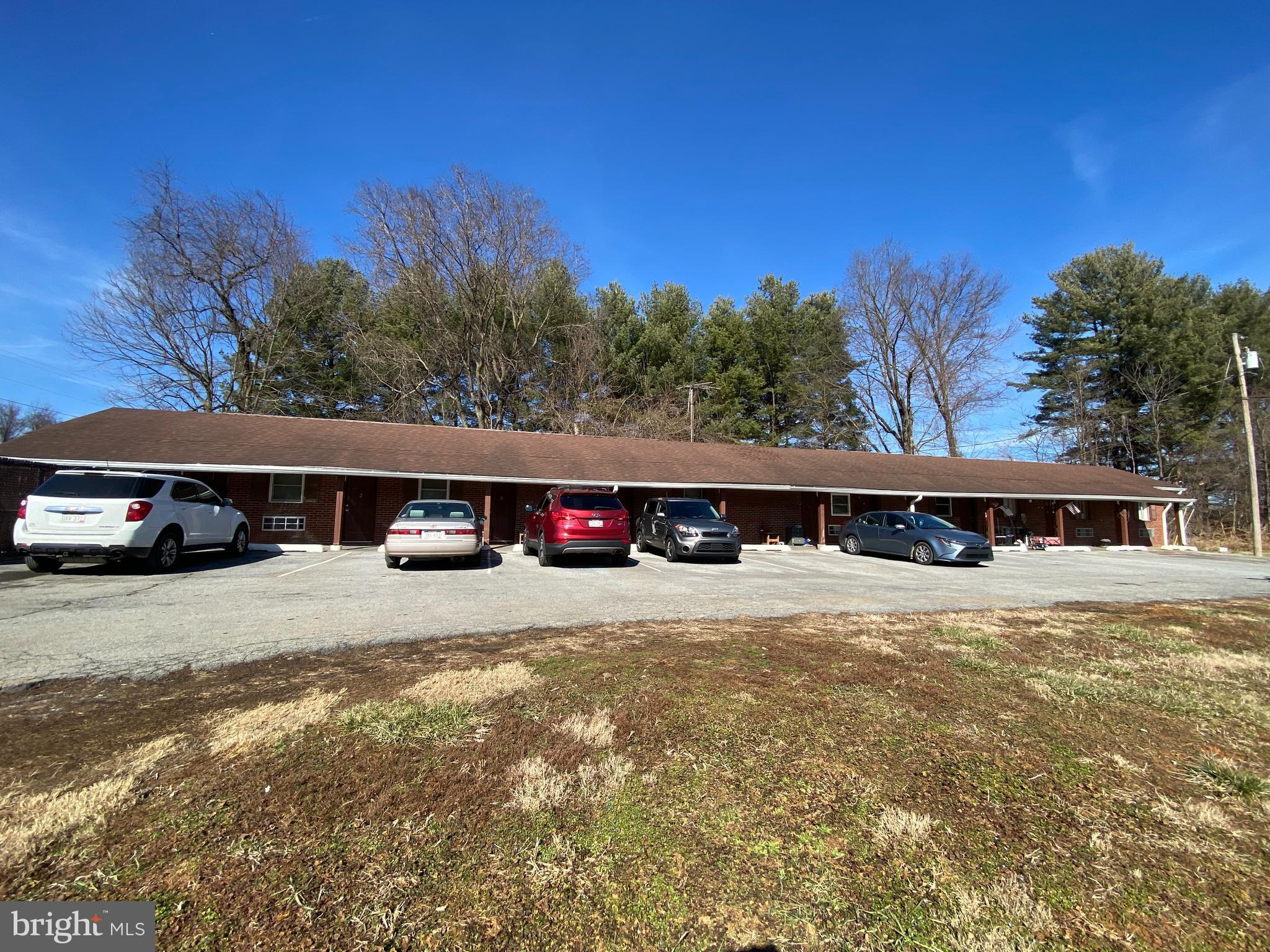 This efficiency apartment is perfect for one or two people. It consists of one large room, small kitchen area with stove, and a bathroom. No separate rooms or bedrooms. All utilities are included in rent, including cable TV. Pets welcome on a case by case basis. Please use Rentspree link to apply.