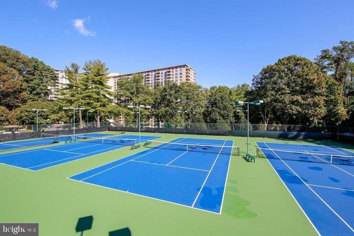 PROMENADE TOWERS - Residential