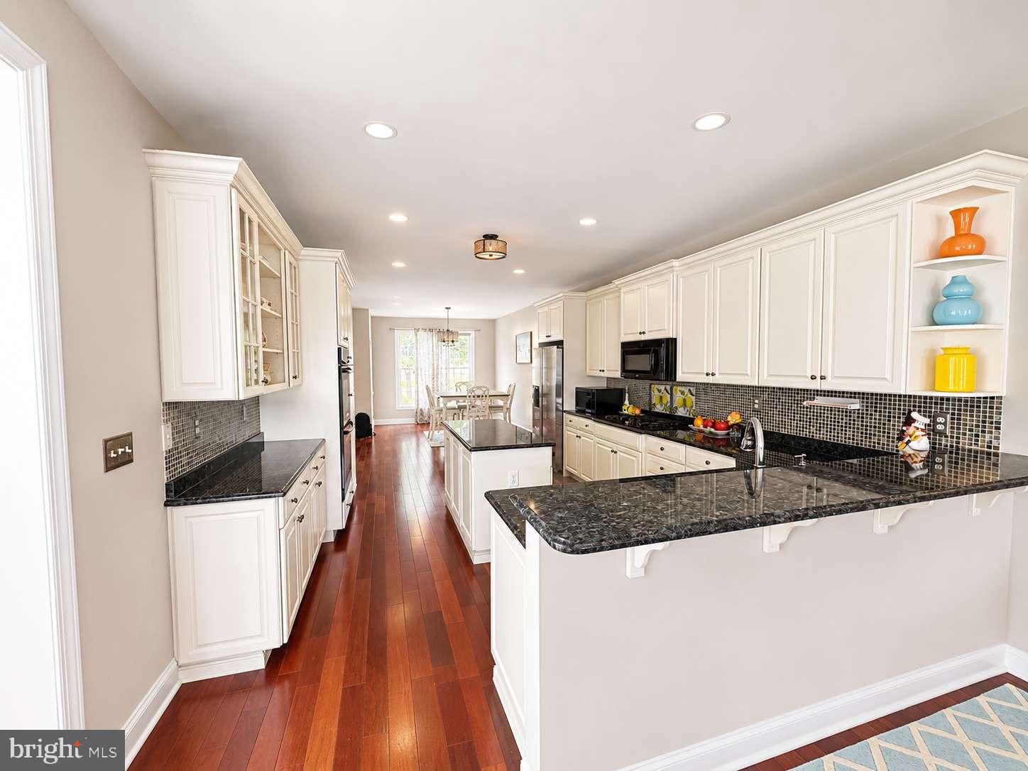 LAUREL BROOKE - Residential