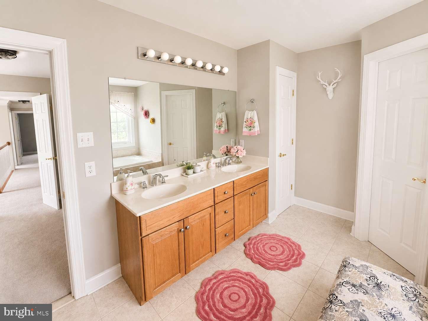 LAUREL BROOKE - Residential