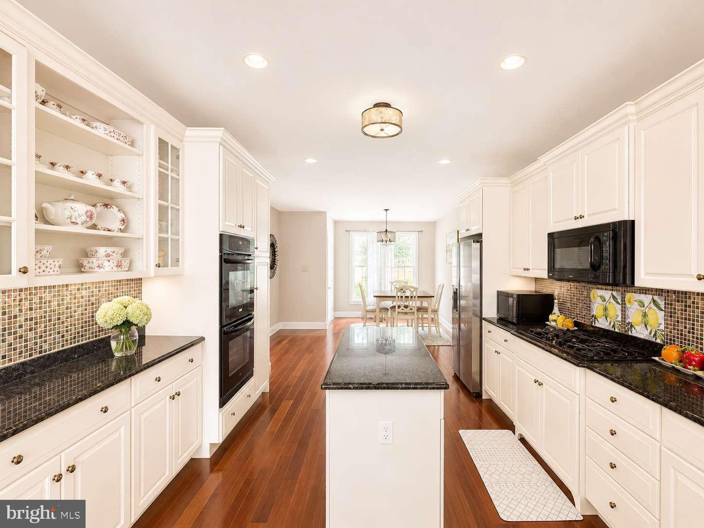 LAUREL BROOKE - Residential
