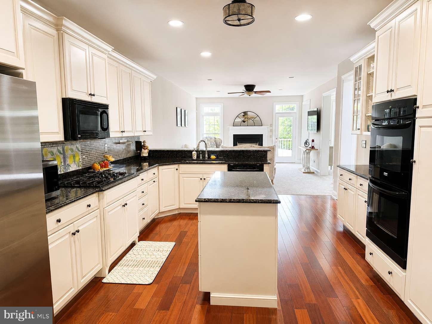 LAUREL BROOKE - Residential