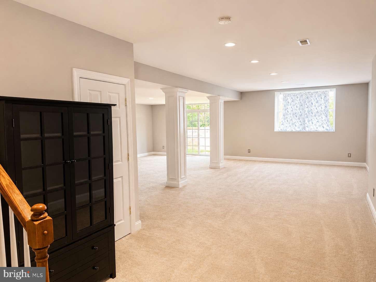 LAUREL BROOKE - Residential