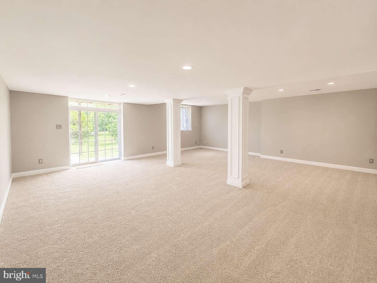 LAUREL BROOKE - Residential