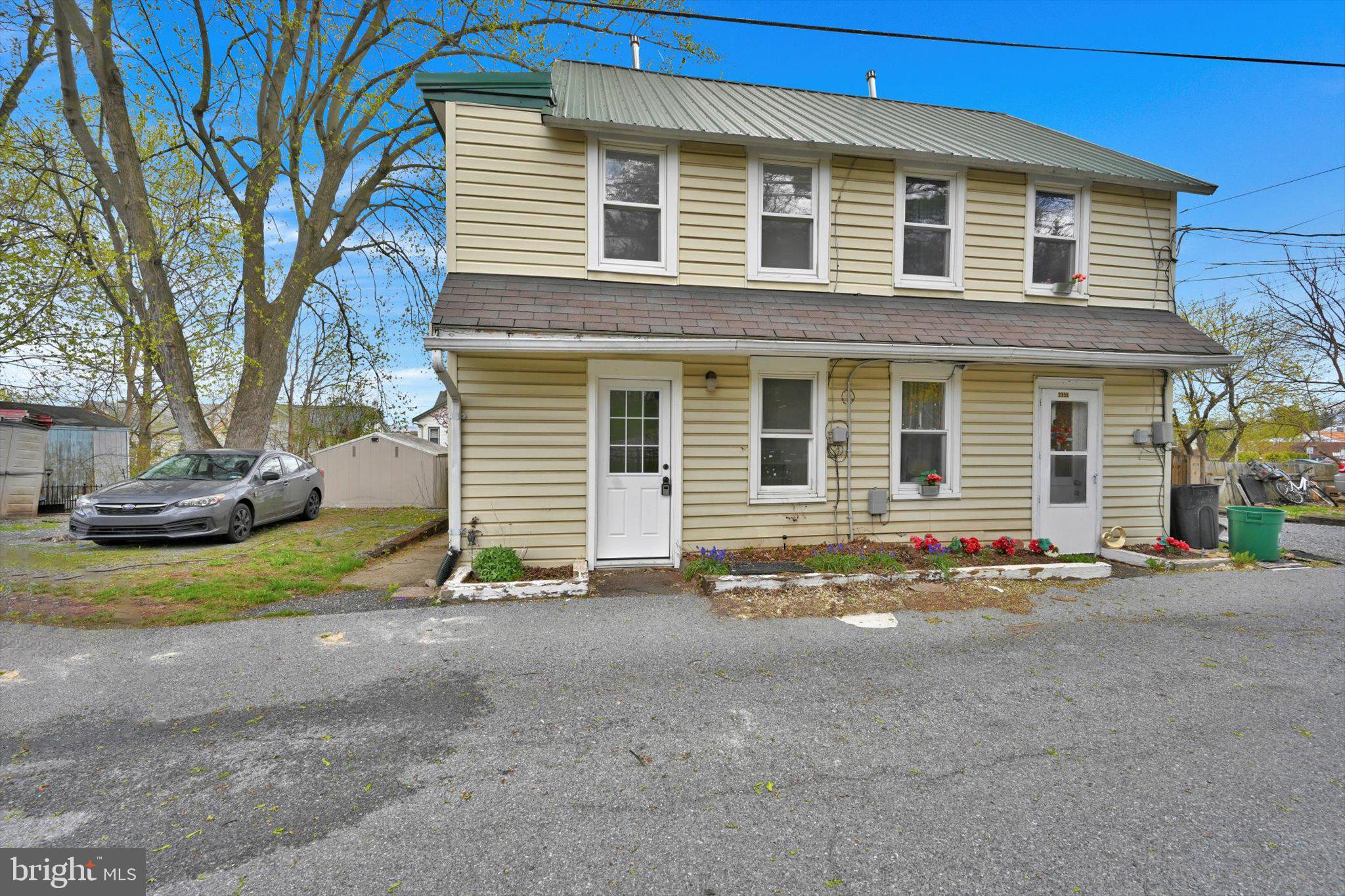 Beautifully redone from top to bottom including the front door!  Great two bedroom in downtown Ephrata walking distance to many shops come check it out today!  
No Smoking. $50 nonrefundable application fee required per applicant and if selected 
$50 admin fee. 615 Min. Credit Score