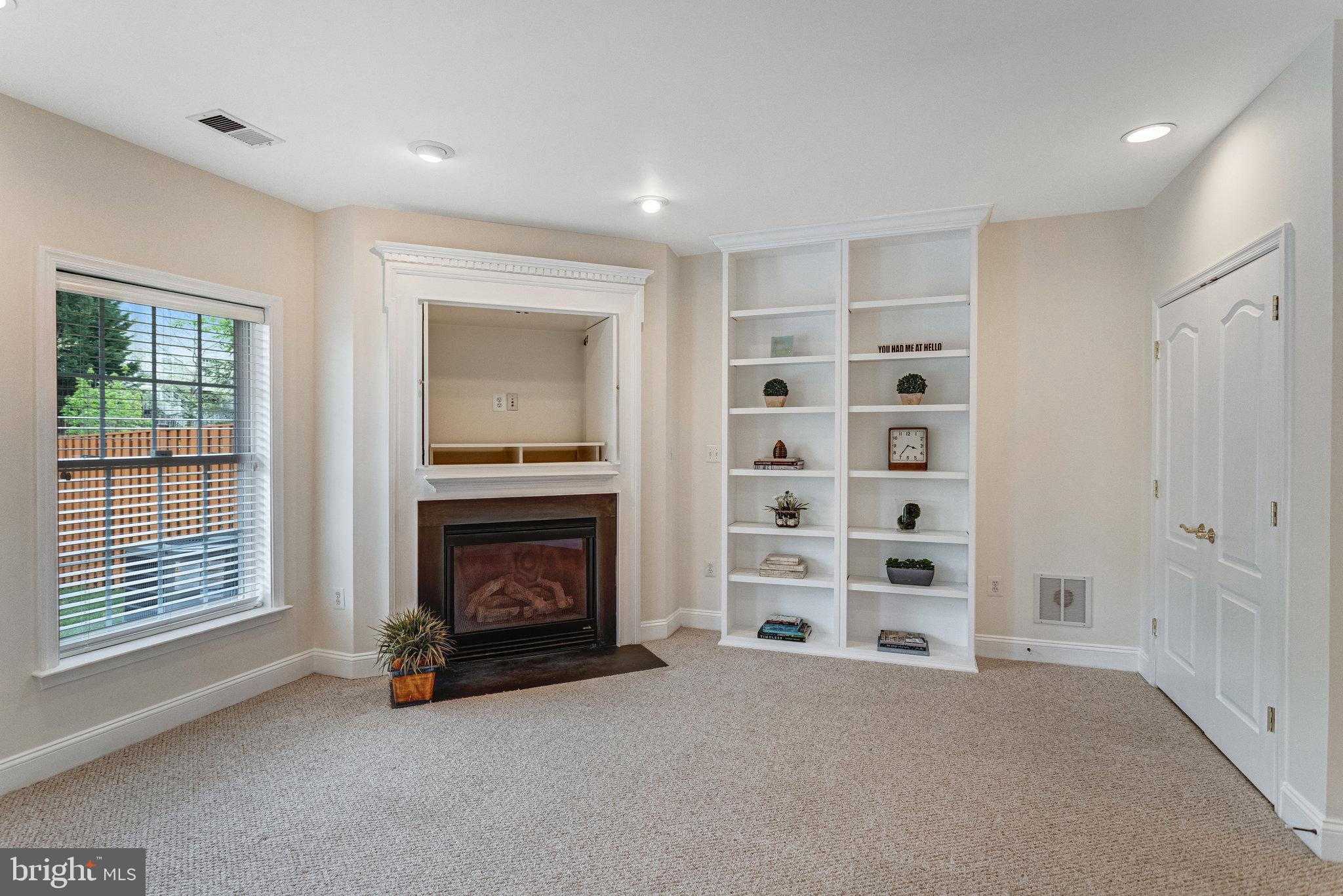 SOUTH RIDING - Residential