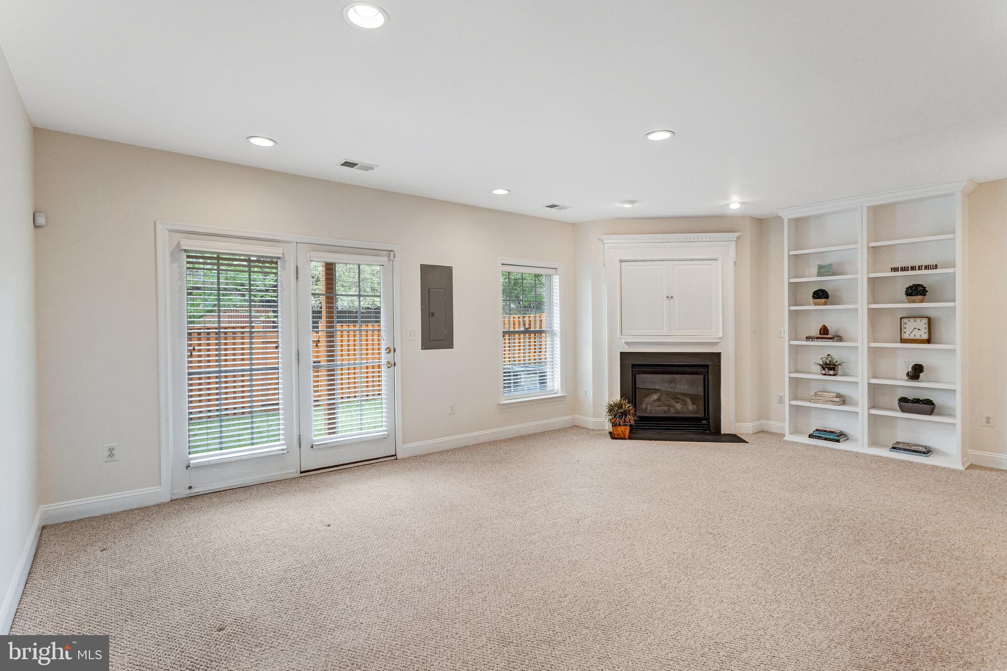 SOUTH RIDING - Residential