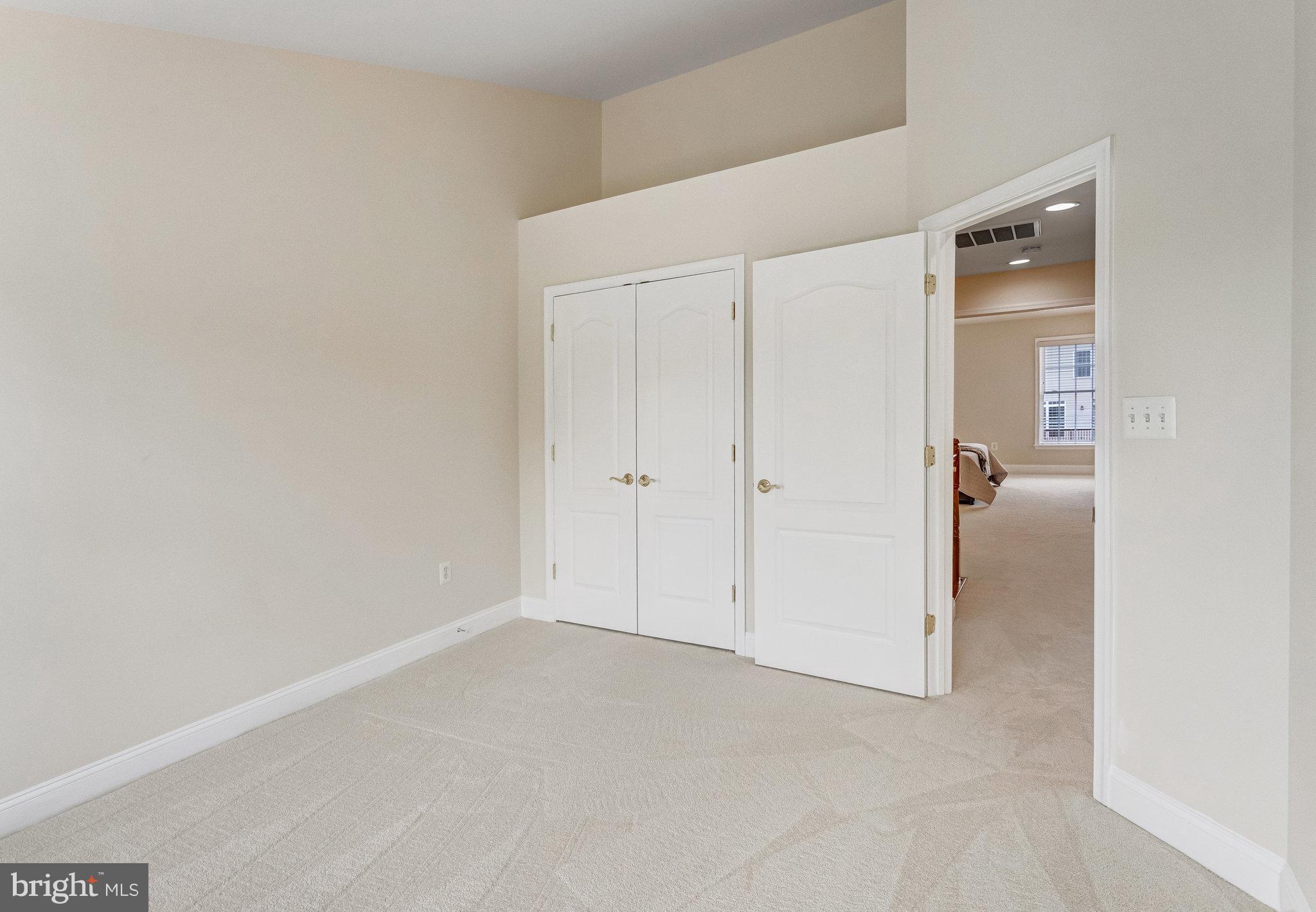 SOUTH RIDING - Residential