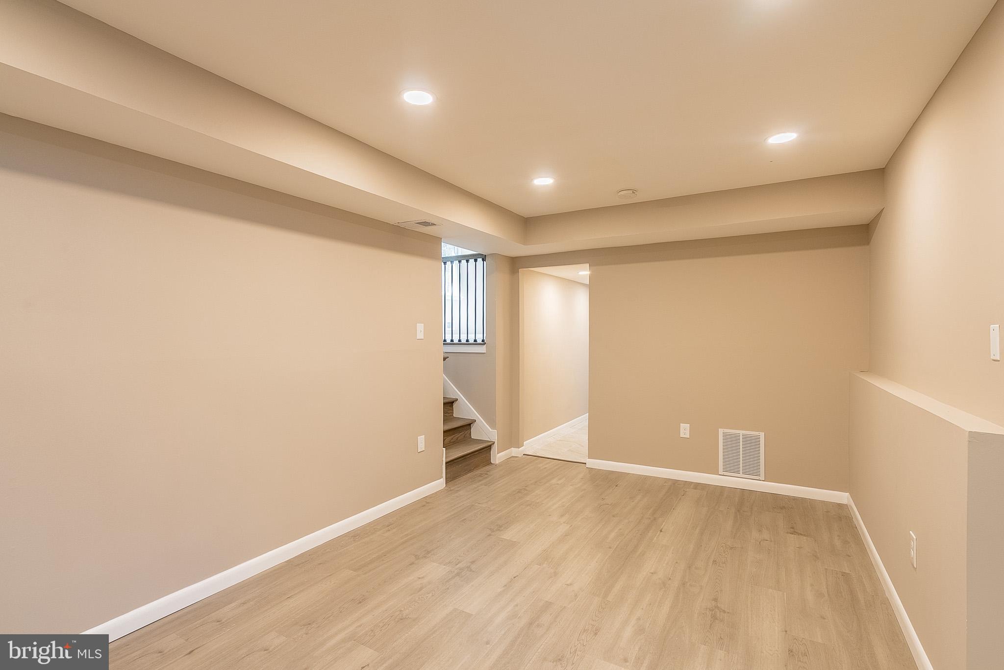 FRANKLIN SQUARE - Residential