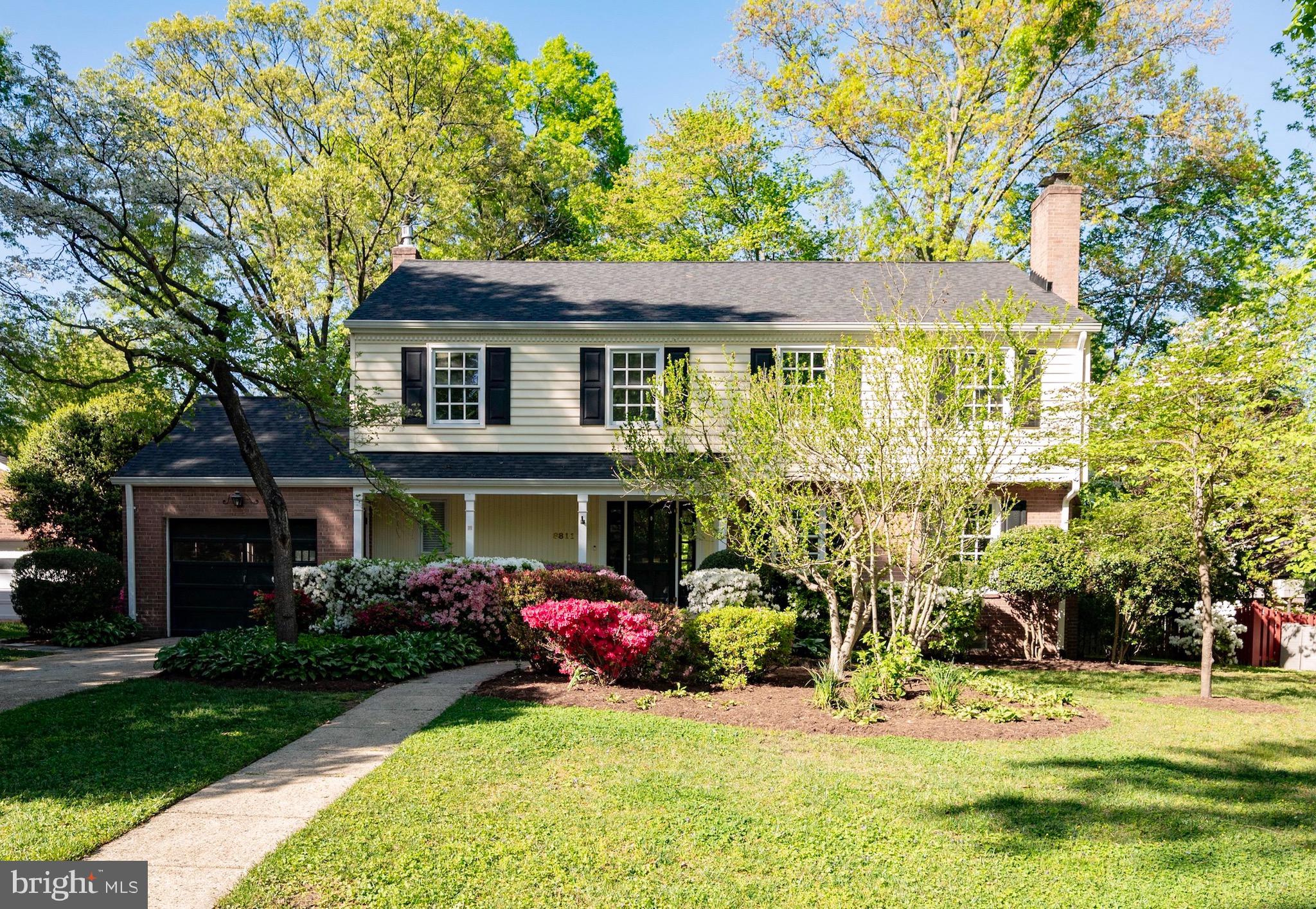 Stunning Trenton (colonial) model on sought after street in Waynewood! Renovated kitchen and baths, two fireplaces, huge/rare lot, screen porch addition, expansive patio, finished basement, replacement windows, new roof, gorgeous refinished hardwoods throughout, 1 car garage, WRA pool membership!