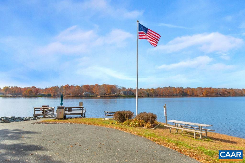 LAKE MONTICELLO - Residential