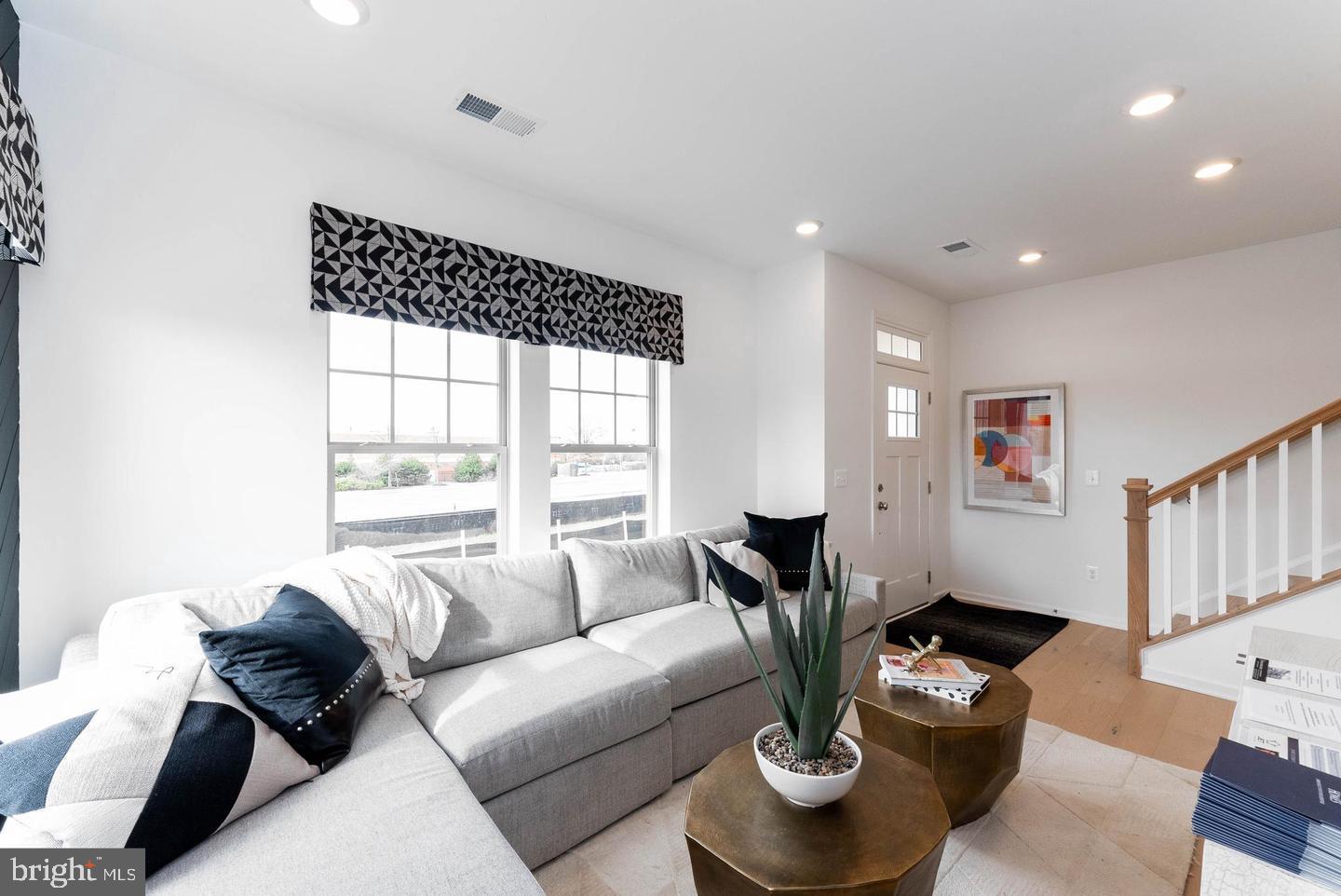 POTOMAC STATION MARKETPLACE - Residential Lease