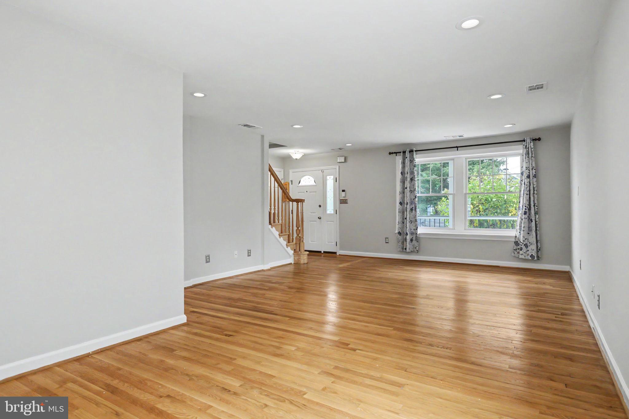 WEST LAWN - Residential