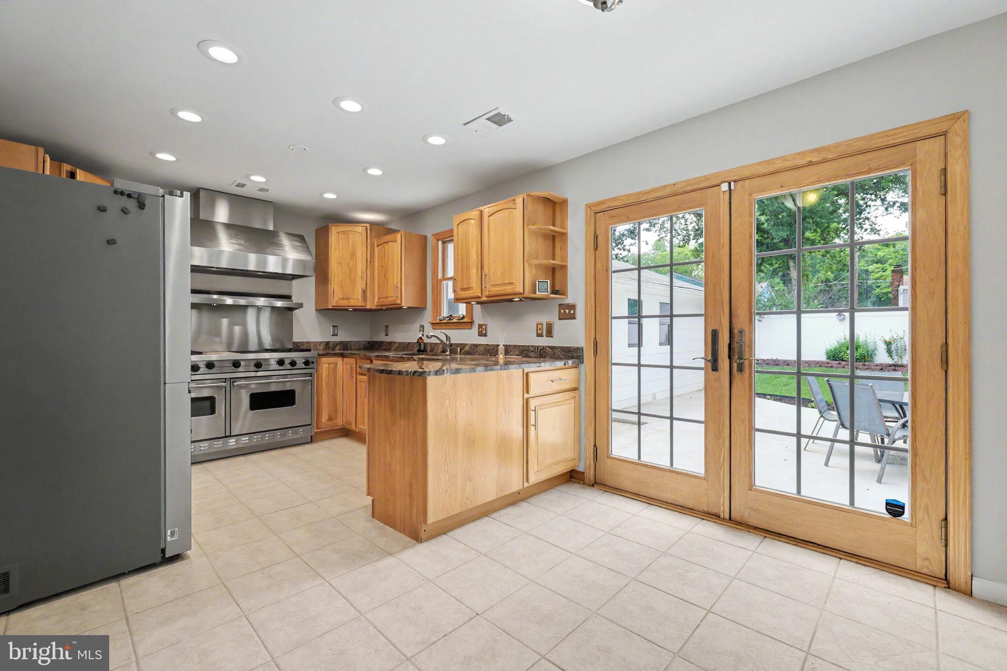 WEST LAWN - Residential