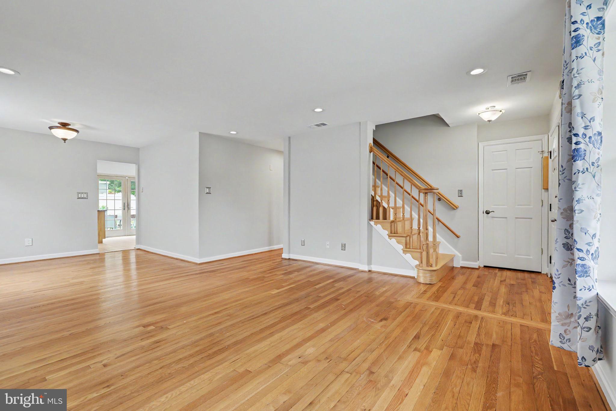 WEST LAWN - Residential