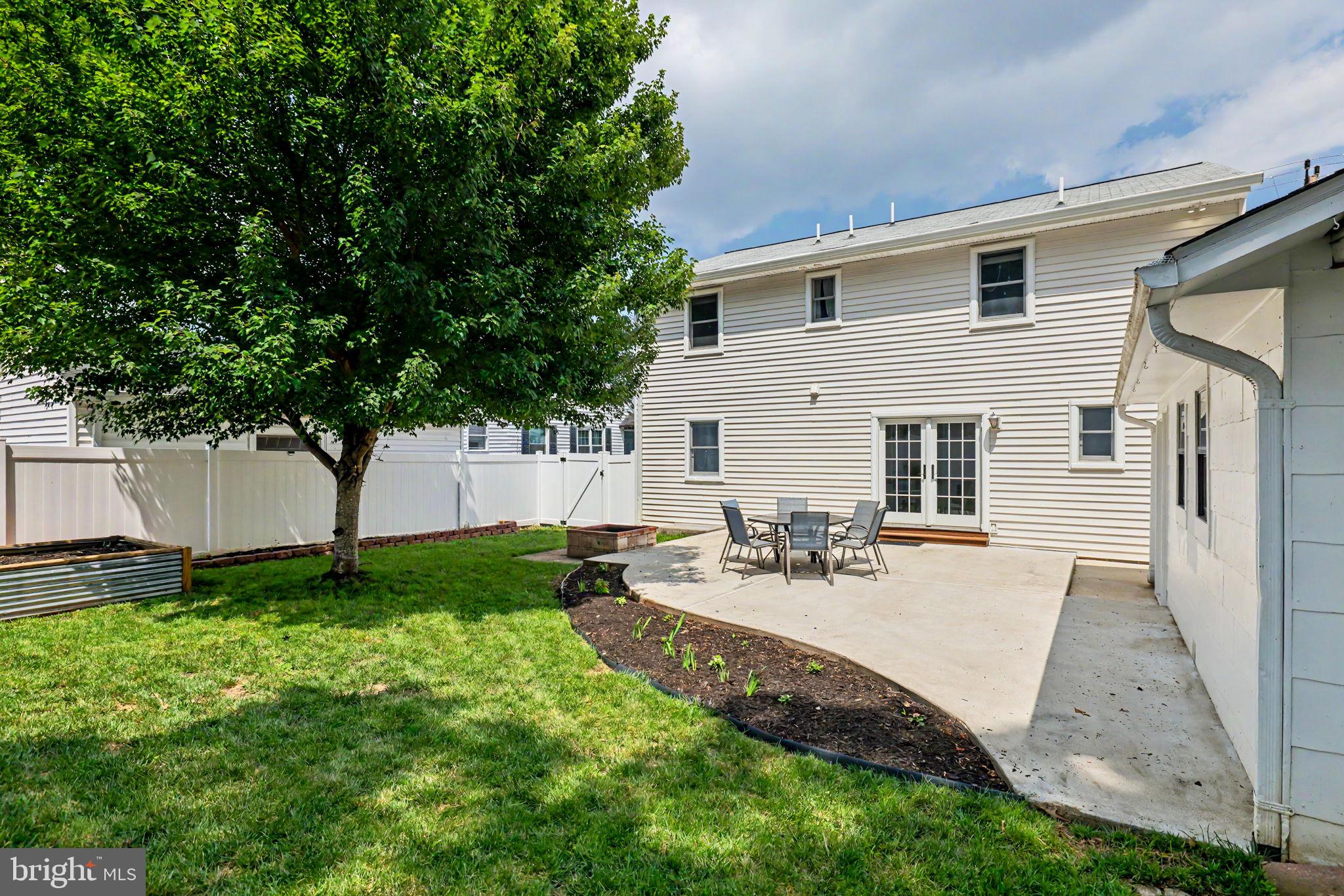 WEST LAWN - Residential