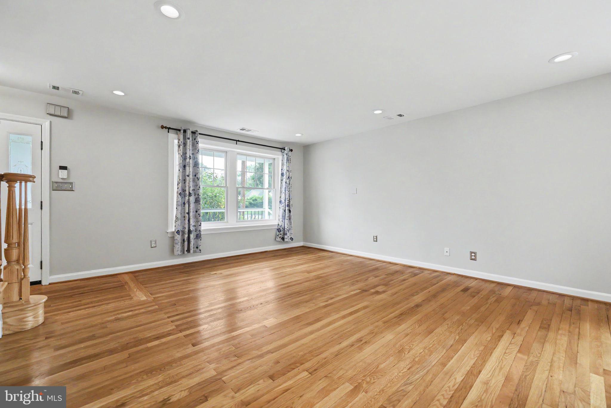WEST LAWN - Residential