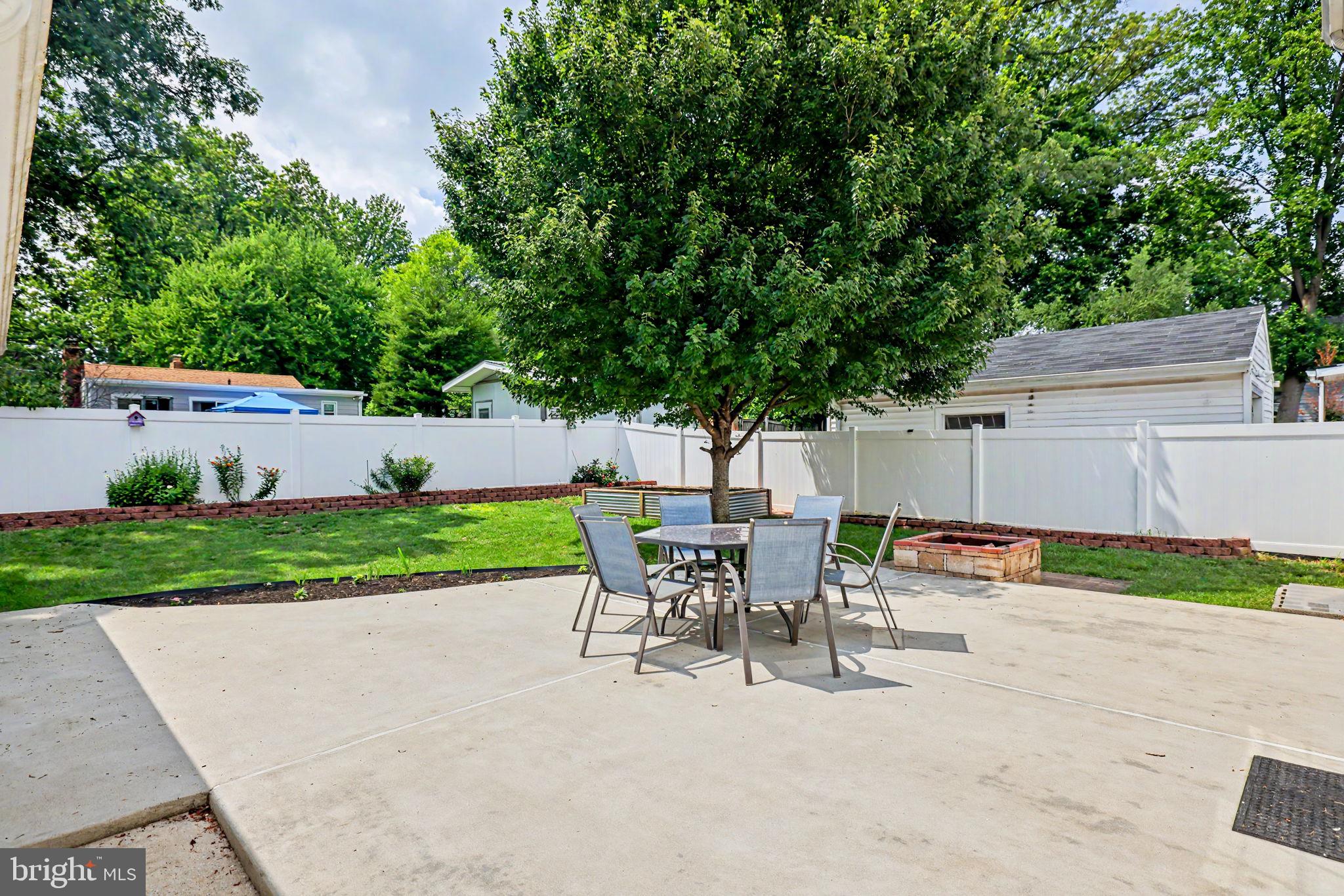 WEST LAWN - Residential