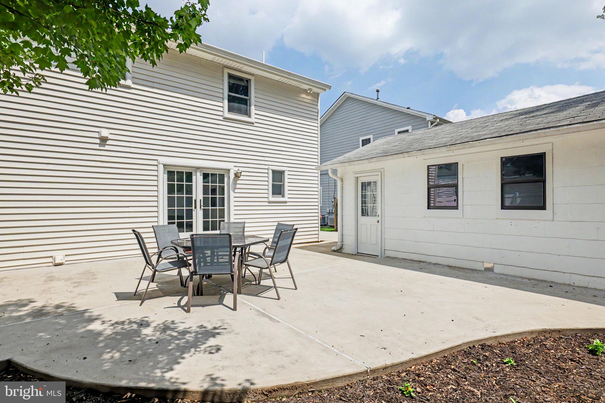 WEST LAWN - Residential