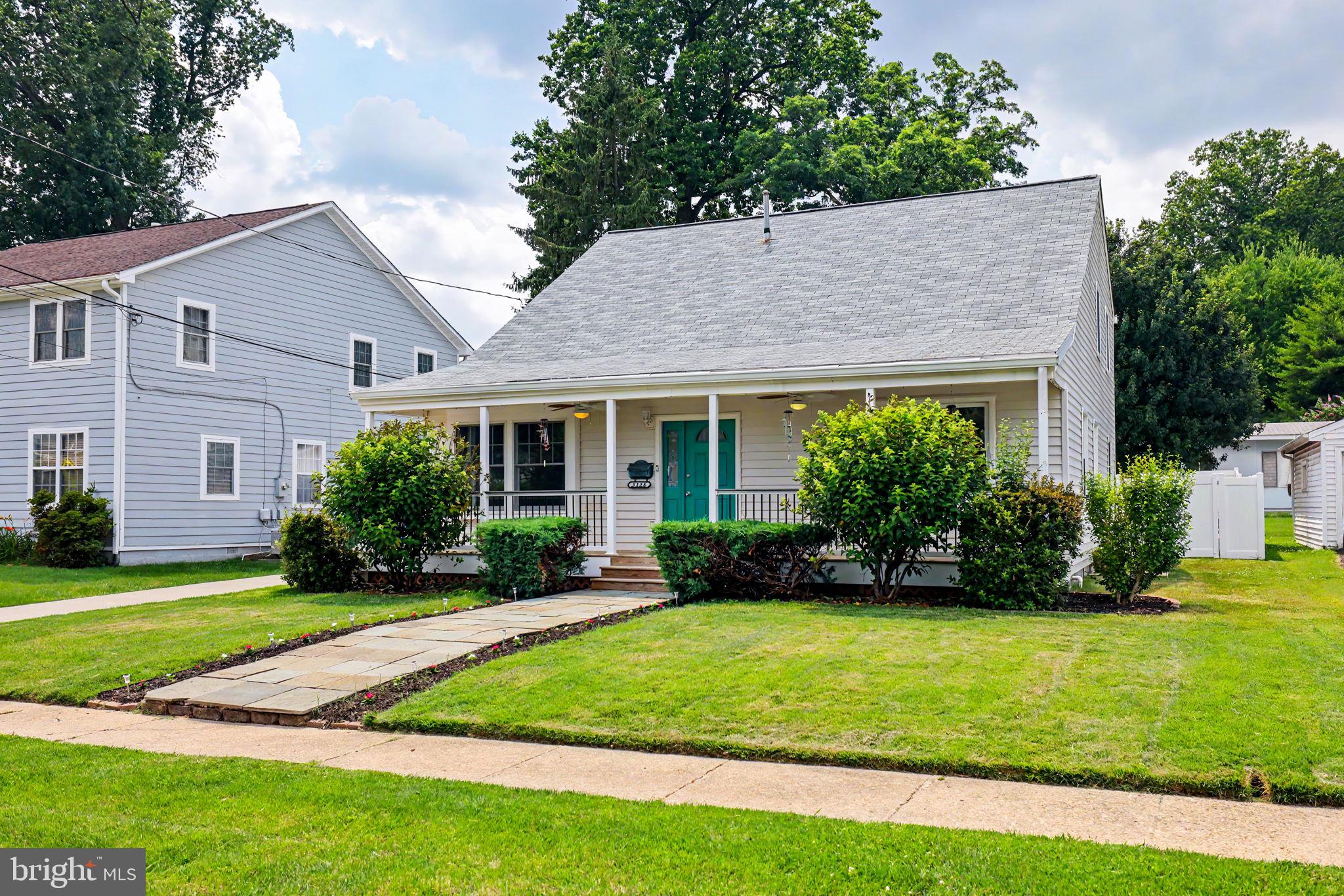 WEST LAWN - Residential