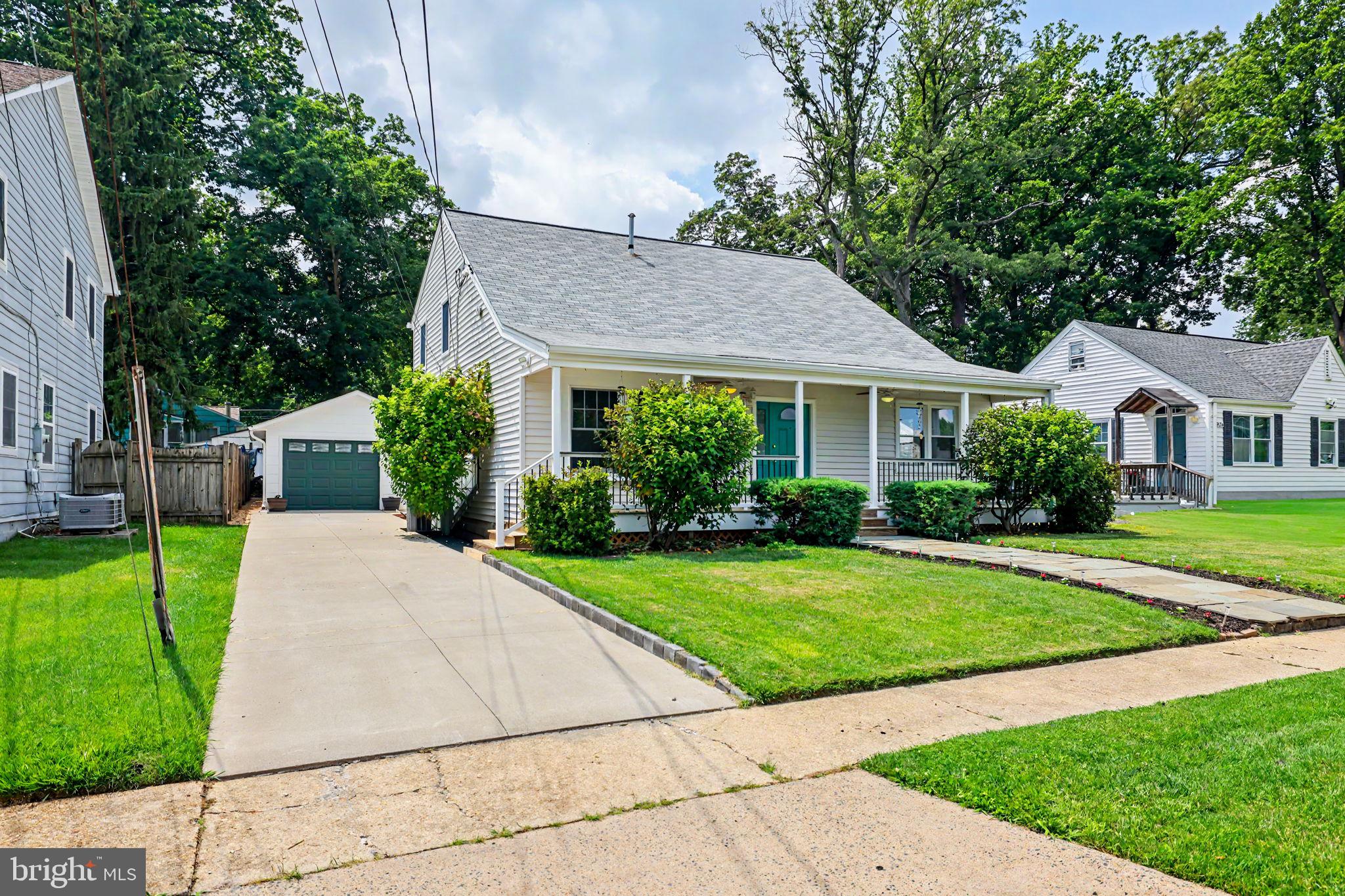 WEST LAWN - Residential