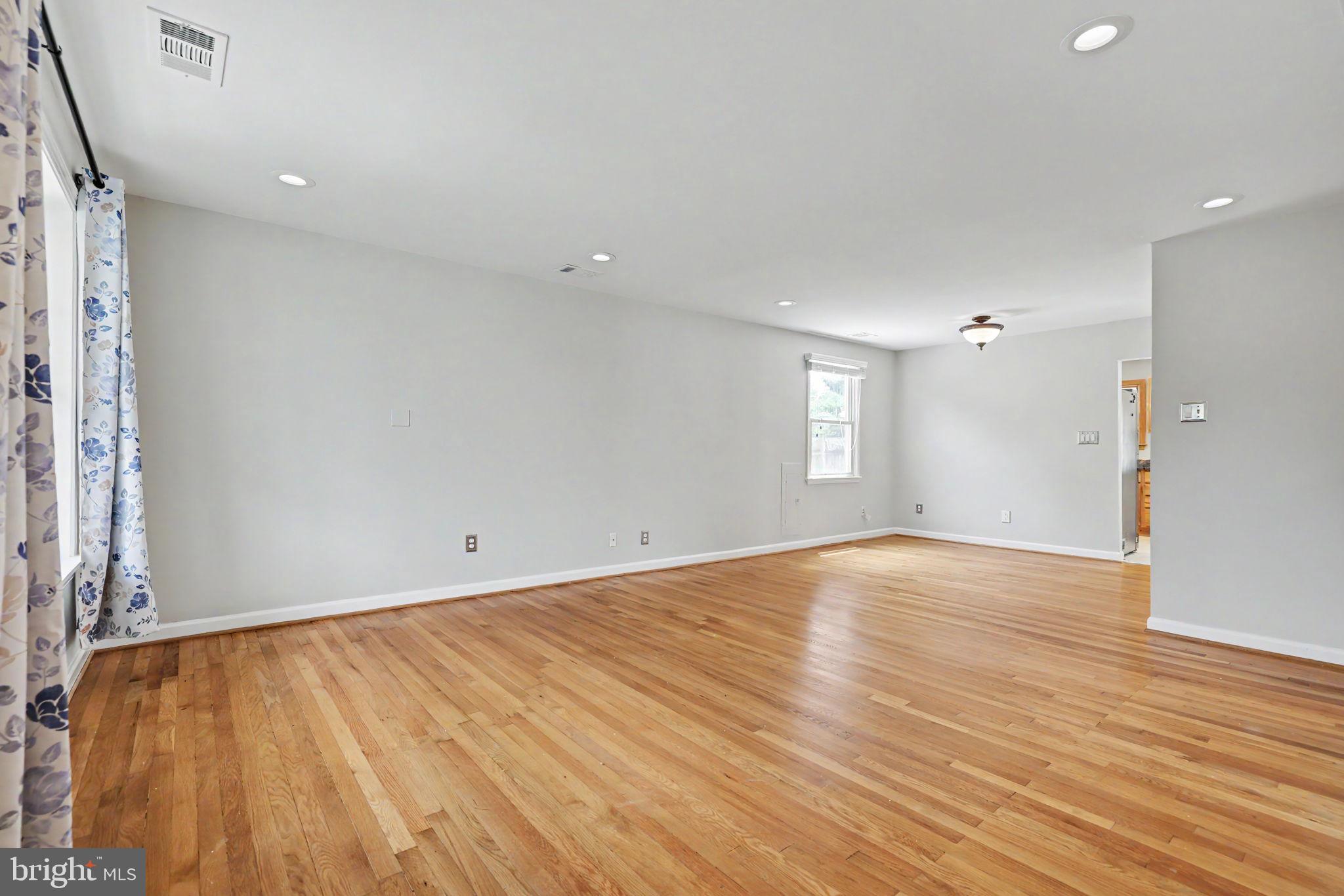 WEST LAWN - Residential