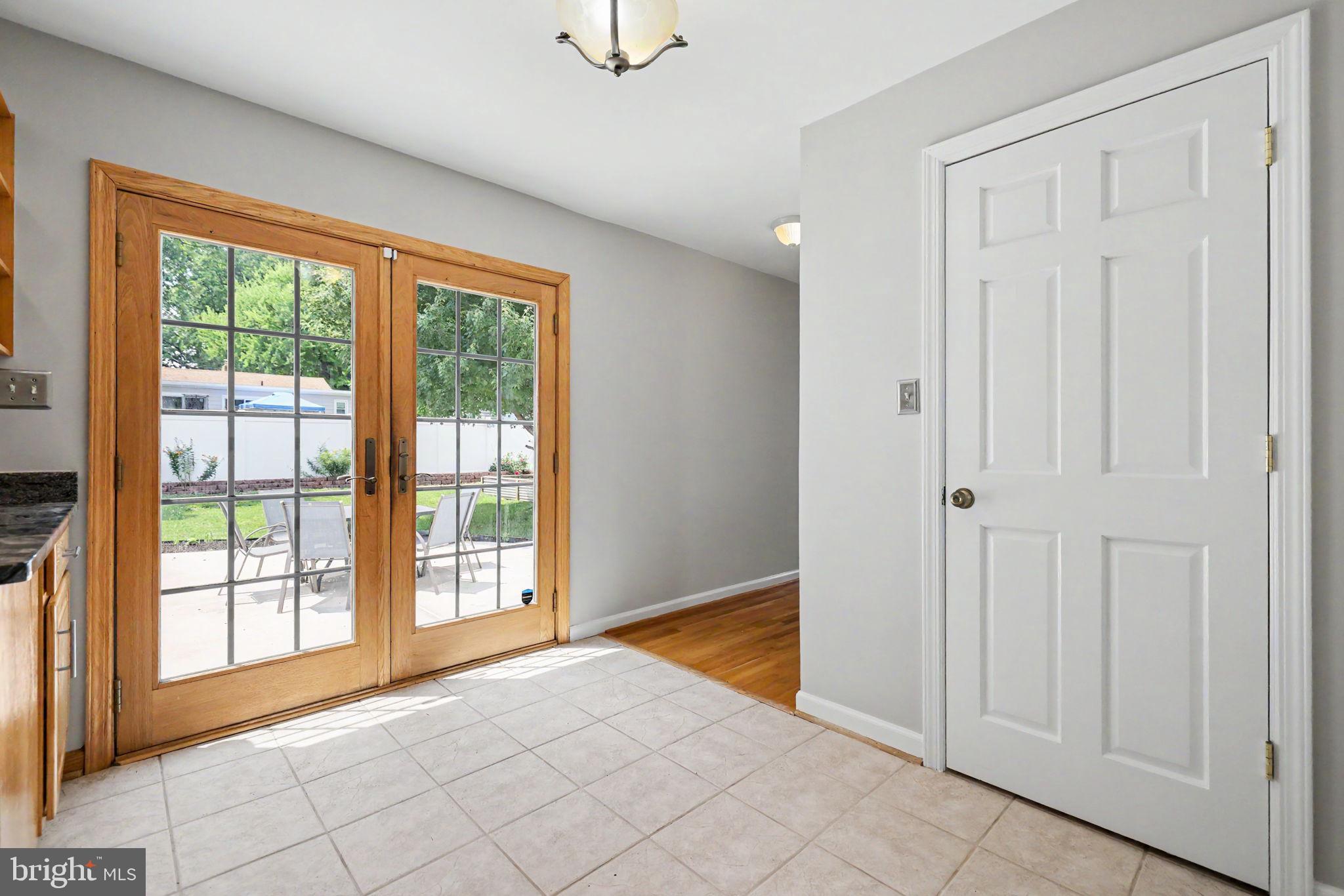 WEST LAWN - Residential