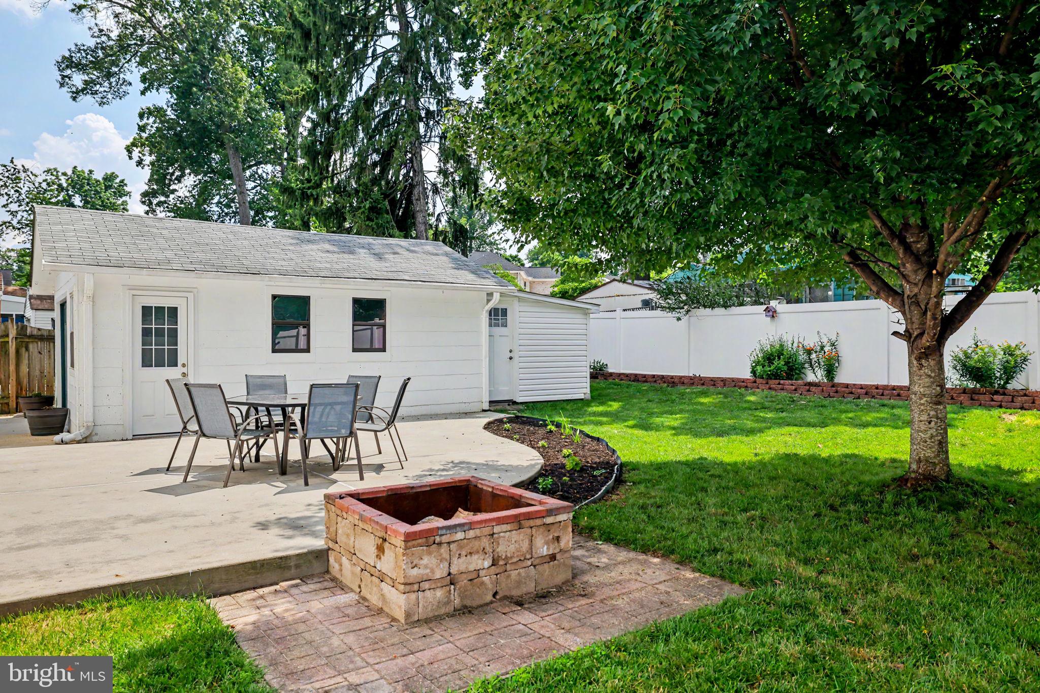 WEST LAWN - Residential