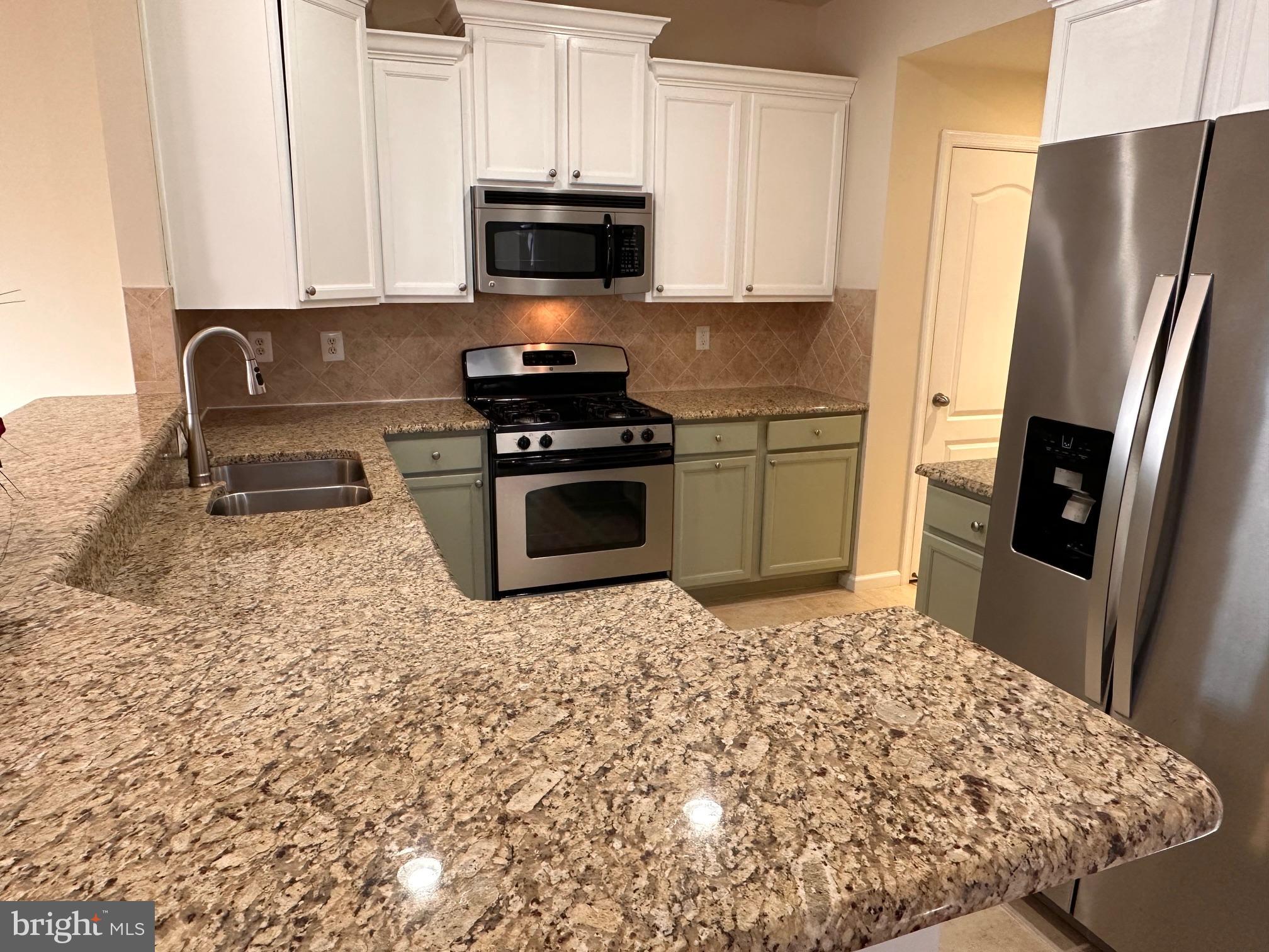 GATEWAY COMMONS - Residential Lease