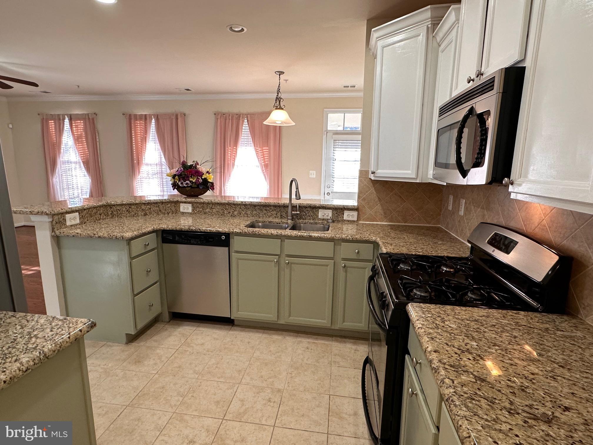 GATEWAY COMMONS - Residential Lease
