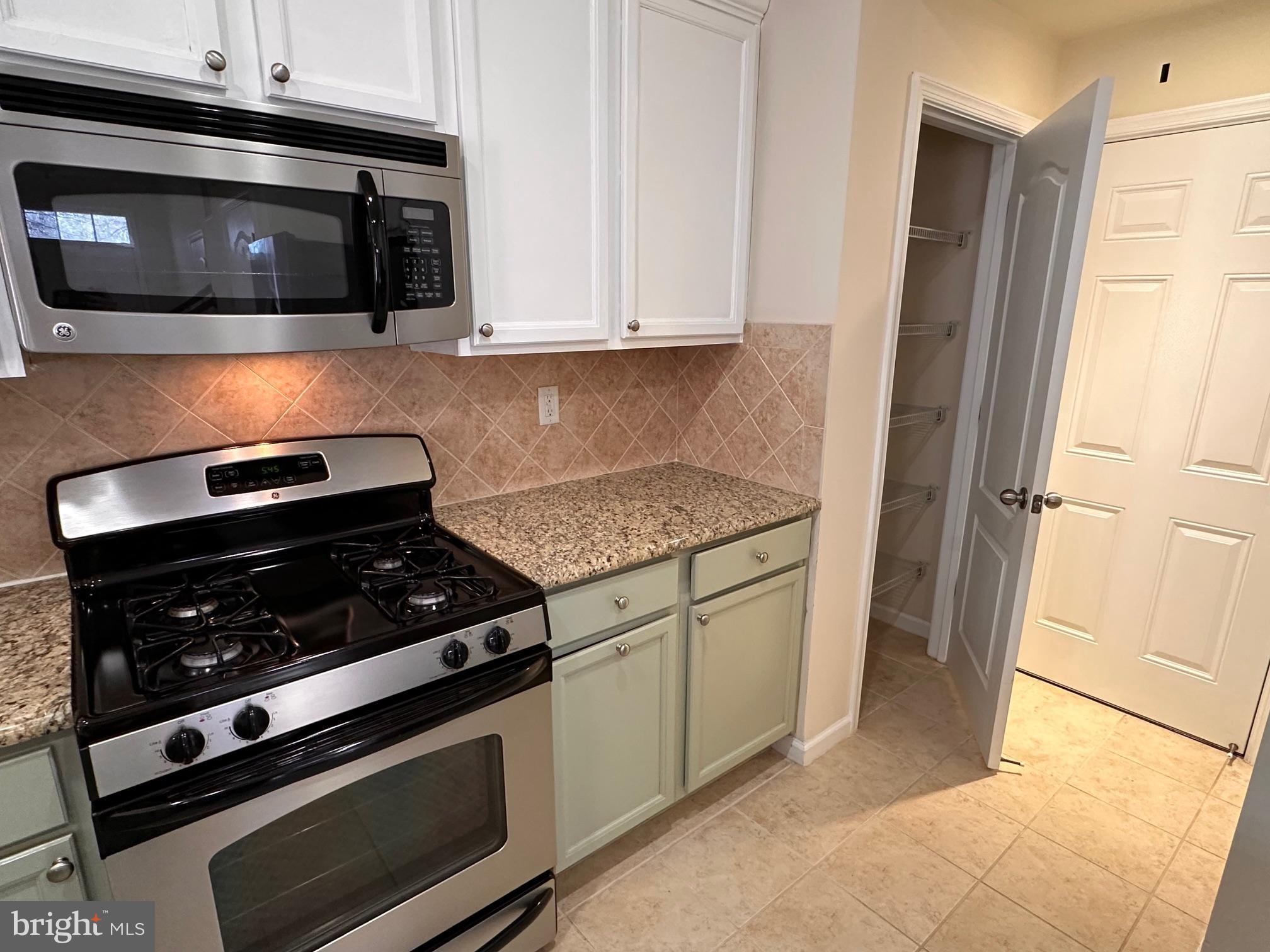 GATEWAY COMMONS - Residential Lease