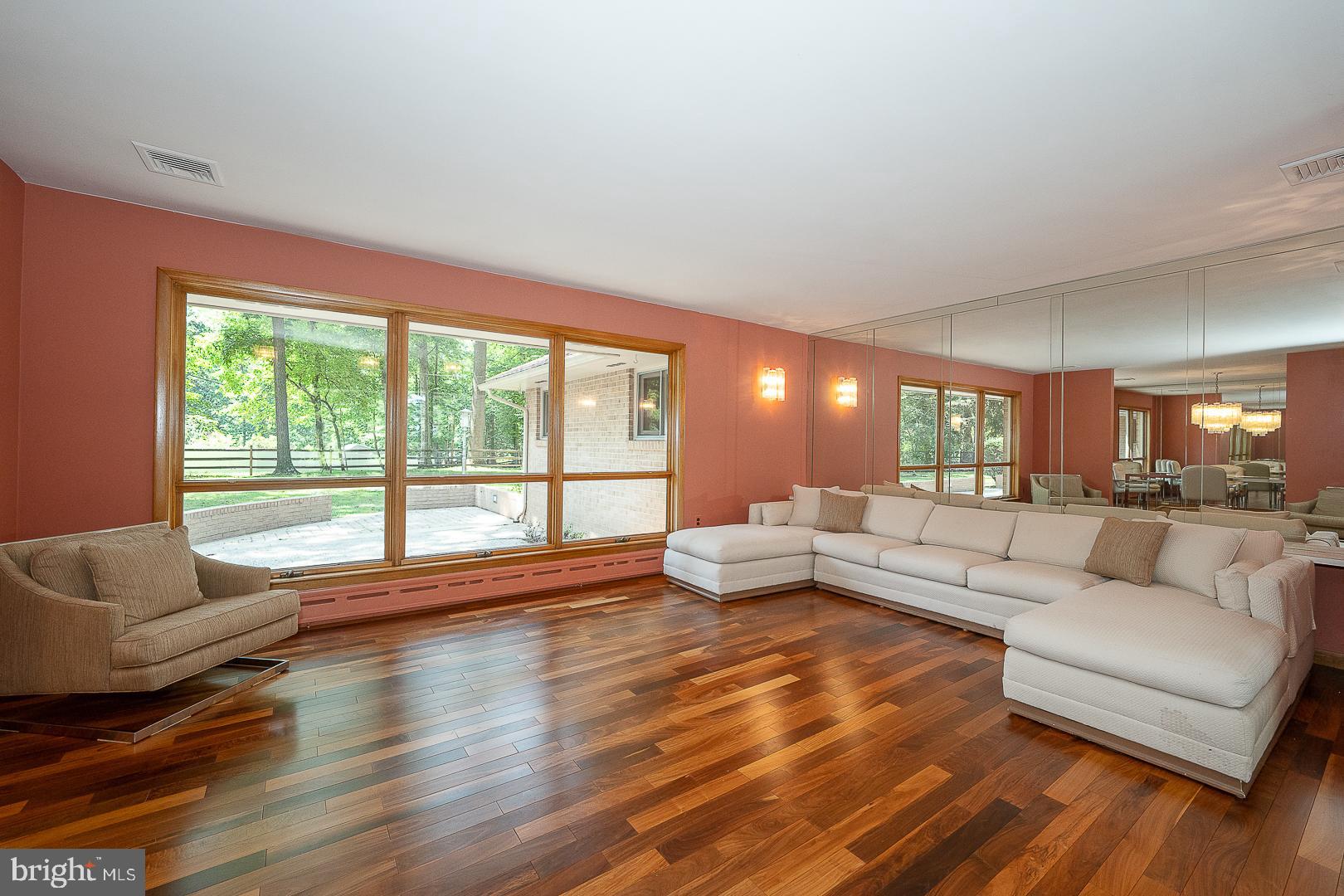 BOB WHITE FARMS - Residential
